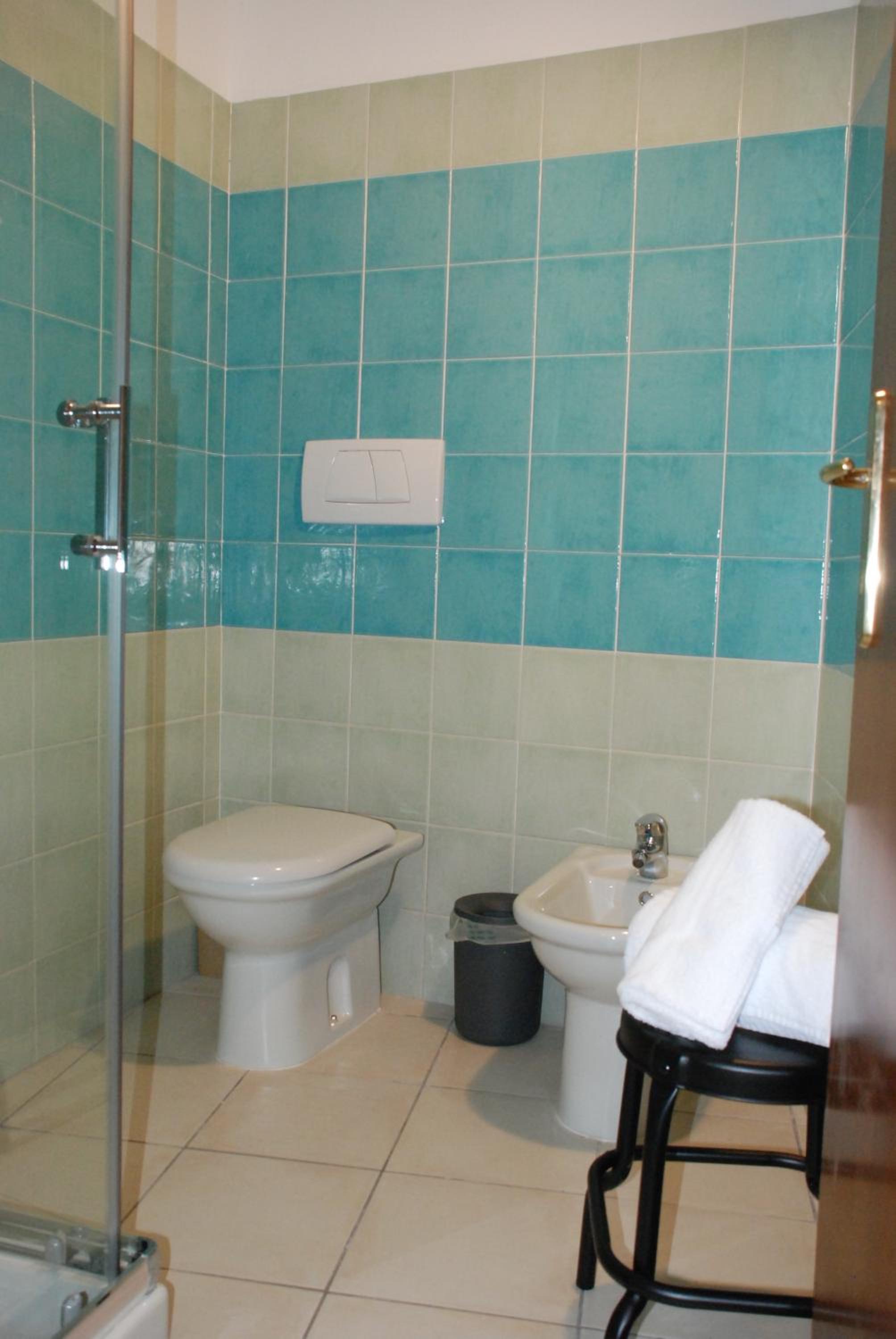 Economy Double Room - Photo 7