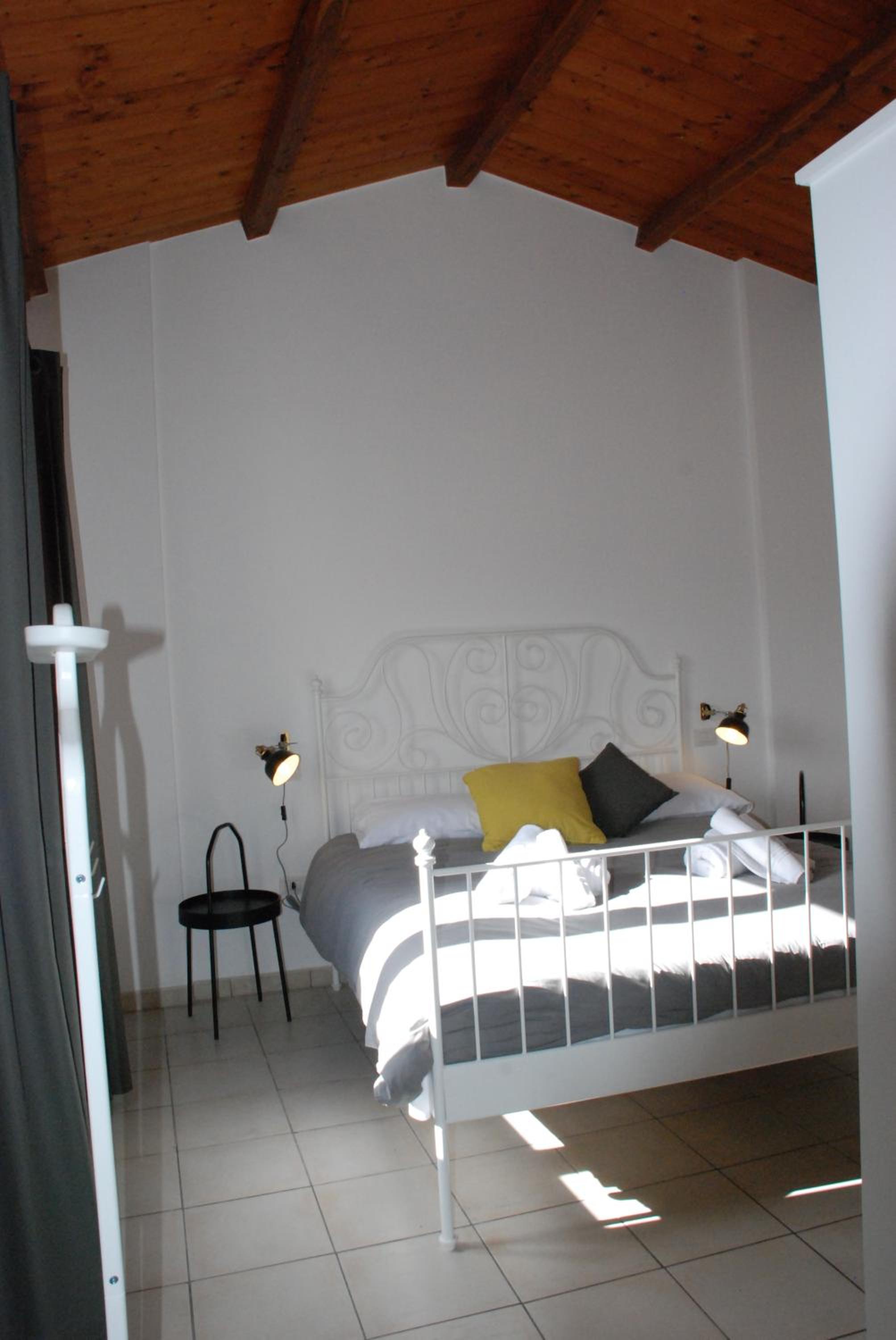 Economy Double Room - Photo 16