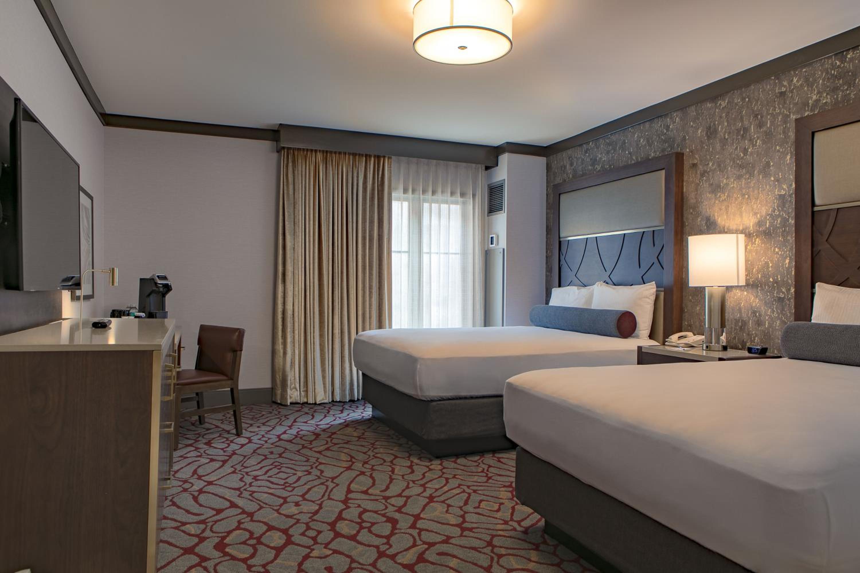 HORSESHOE LUXURY ROOM 2 QUEEN NON-SMOKING - Photo 3