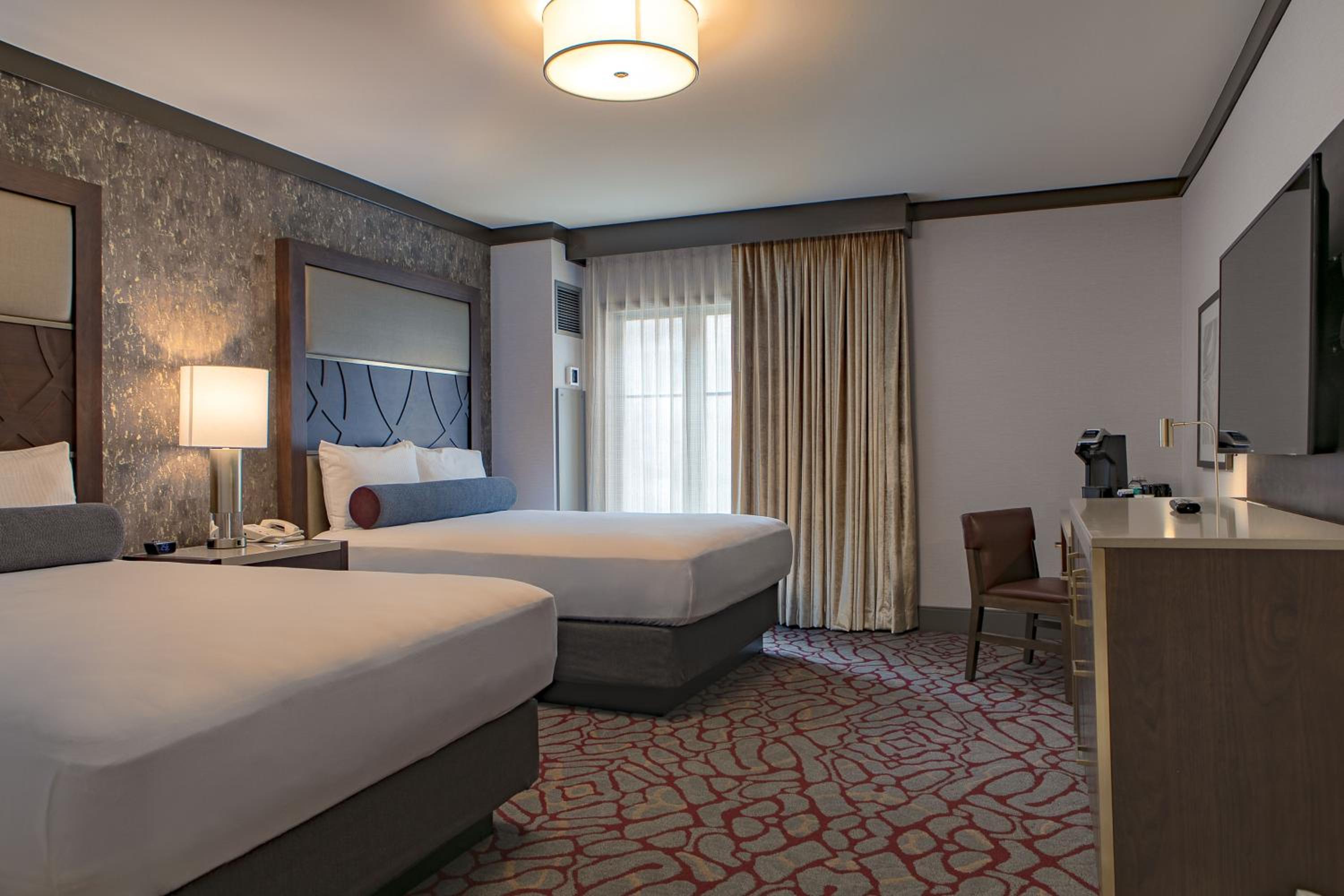 HORSESHOE LUXURY ROOM 2 QUEEN NON-SMOKING - Photo 1