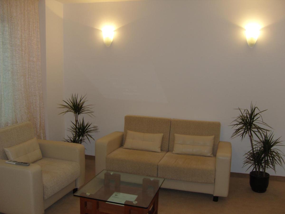 Studio with Balcony - Photo 2