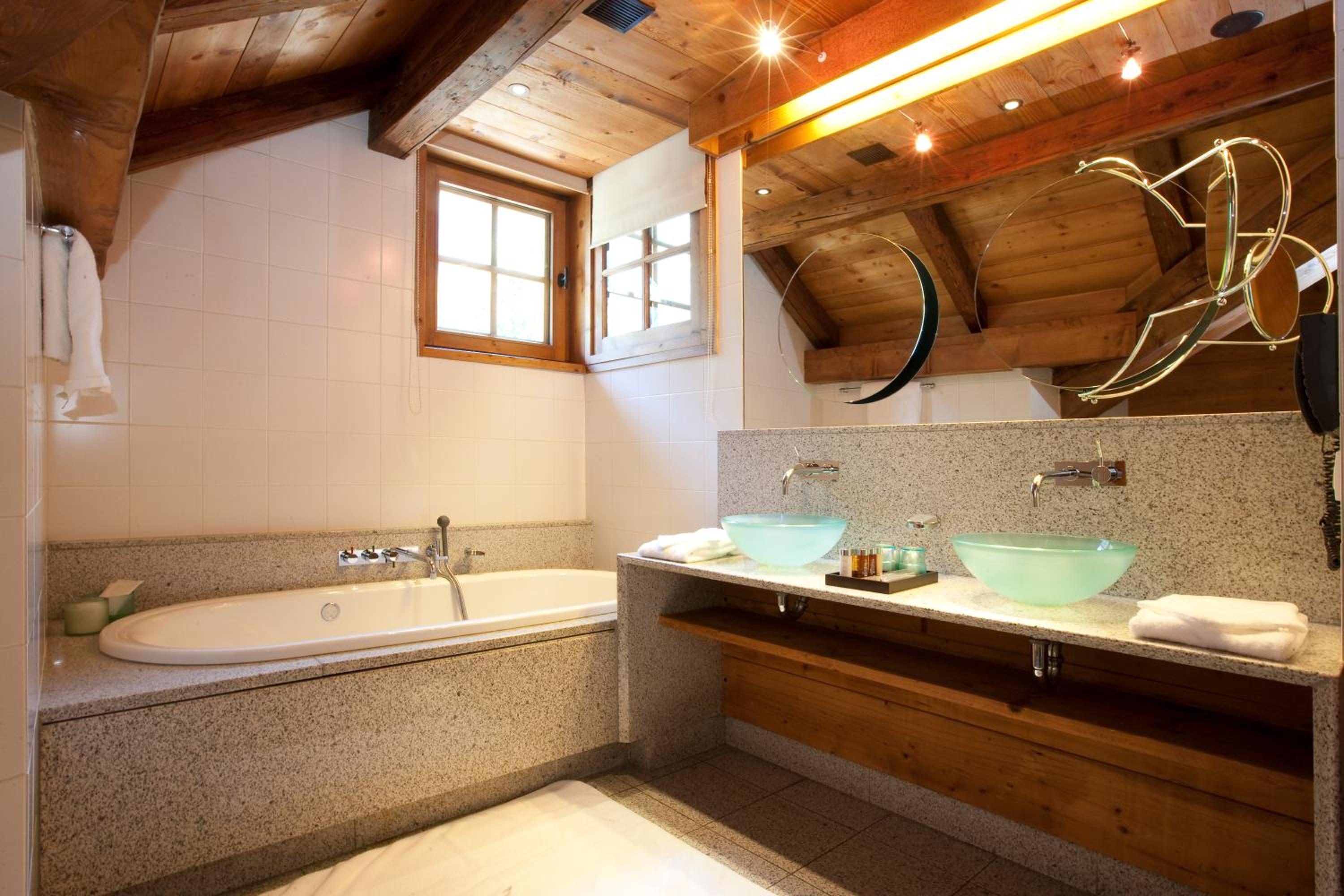 Chambre Double ou Lits Jumeaux Prestige avec Cheminée – La Ferme Chambre Double ou Lits Jumeaux Prestige avec Cheminée – La Ferme