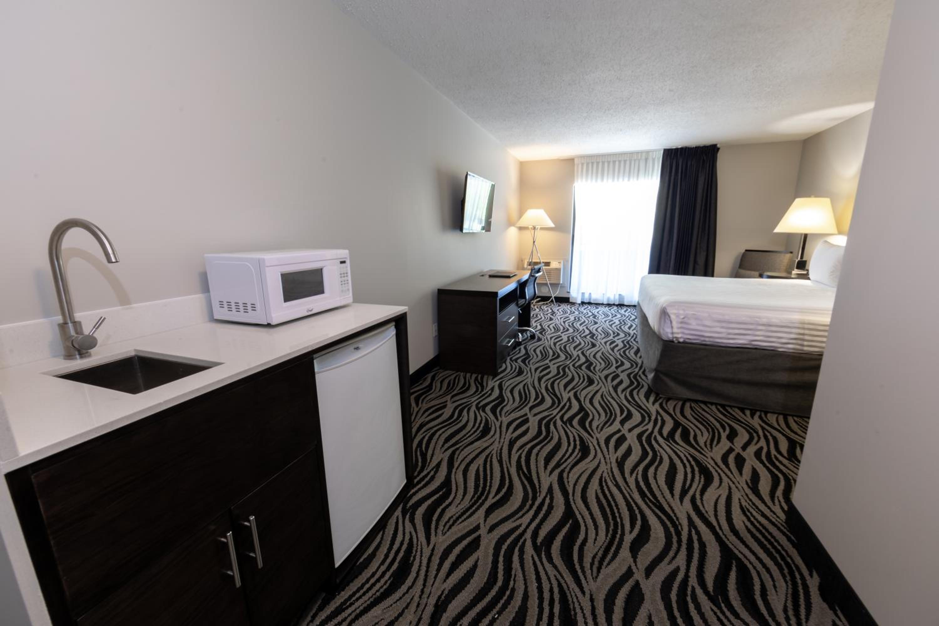 King Room - Non-Smoking - Photo 1