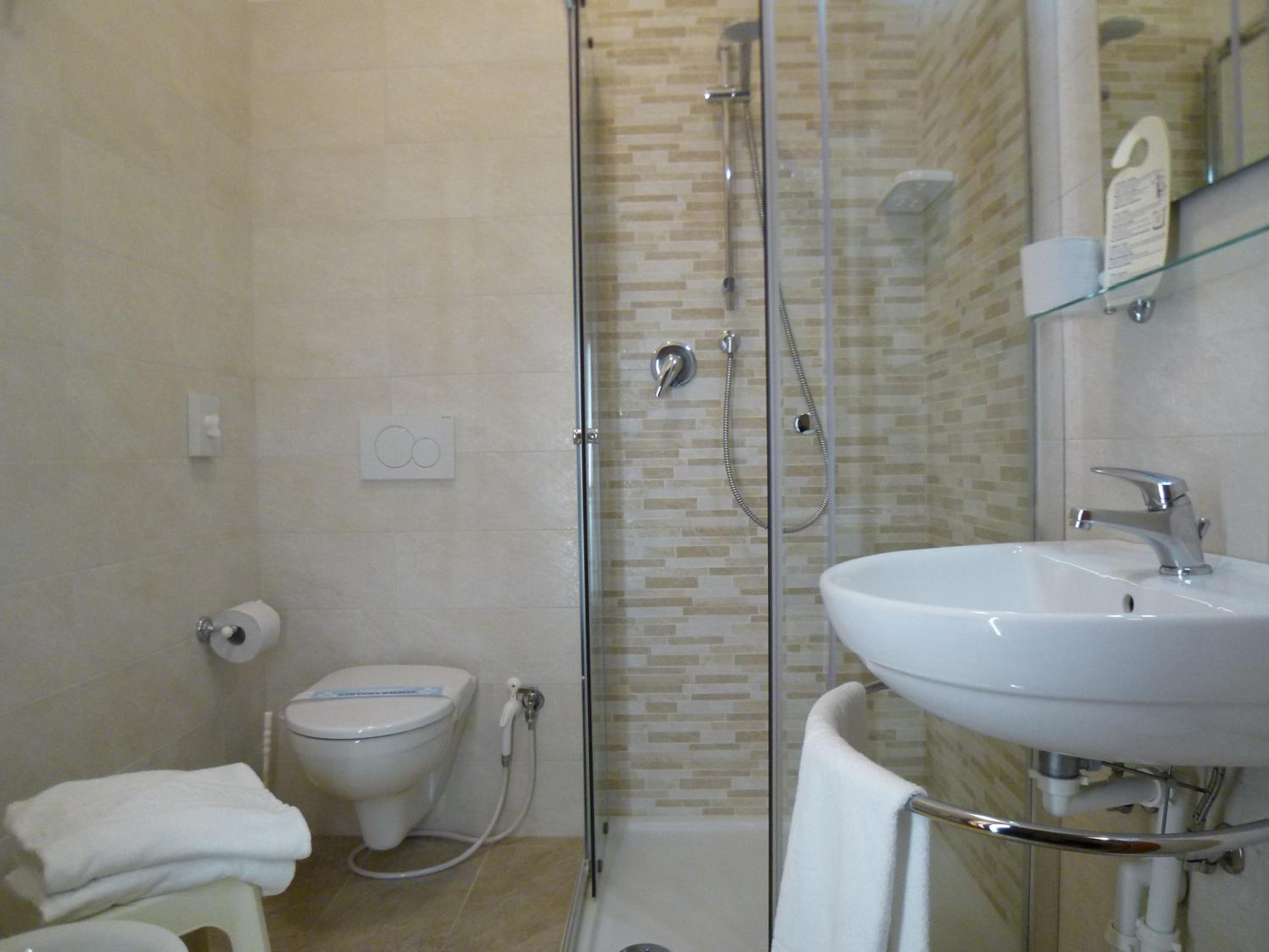 Quadruple Room with Parking - Photo 7