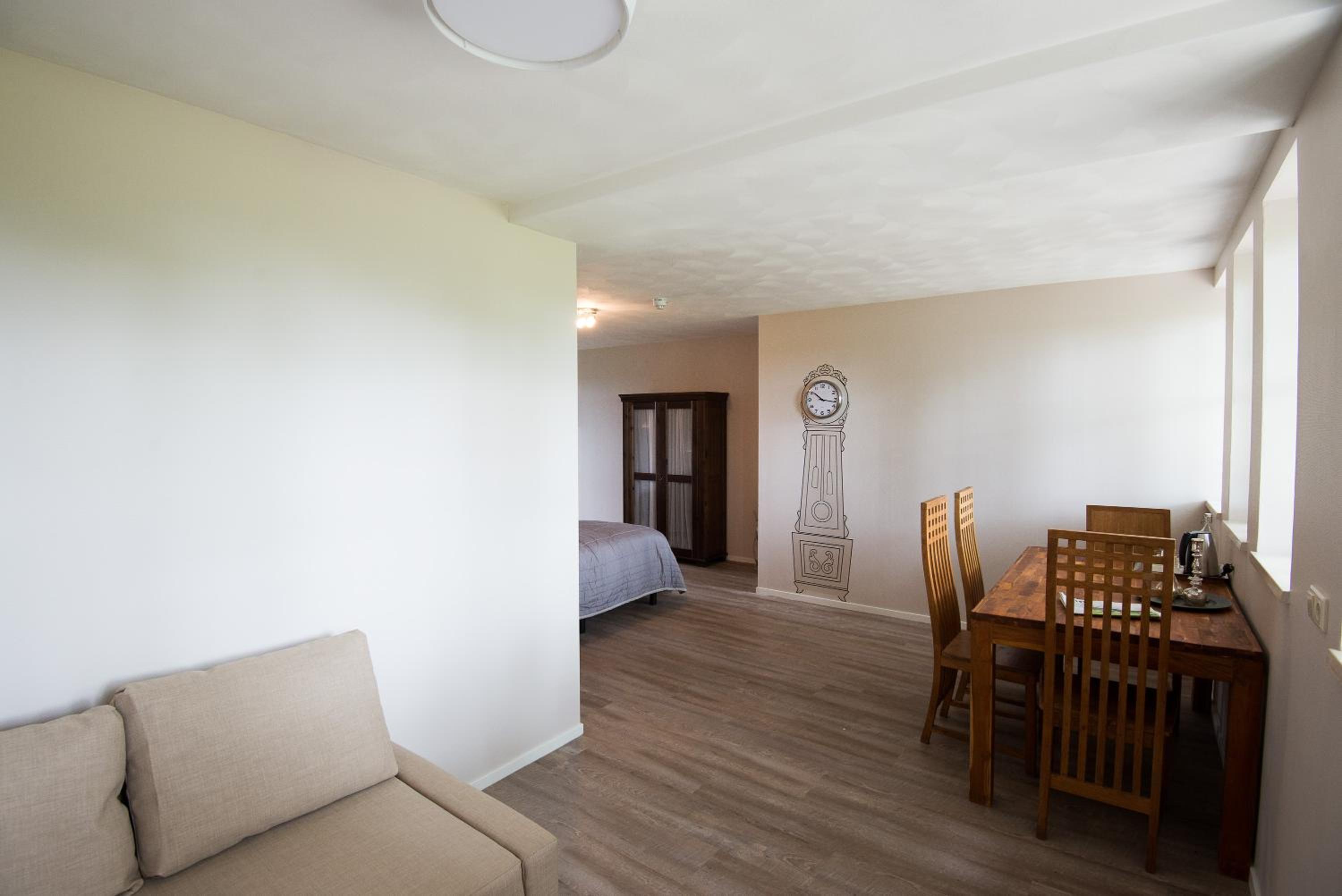 Family Room (4 Adults) - Photo 1