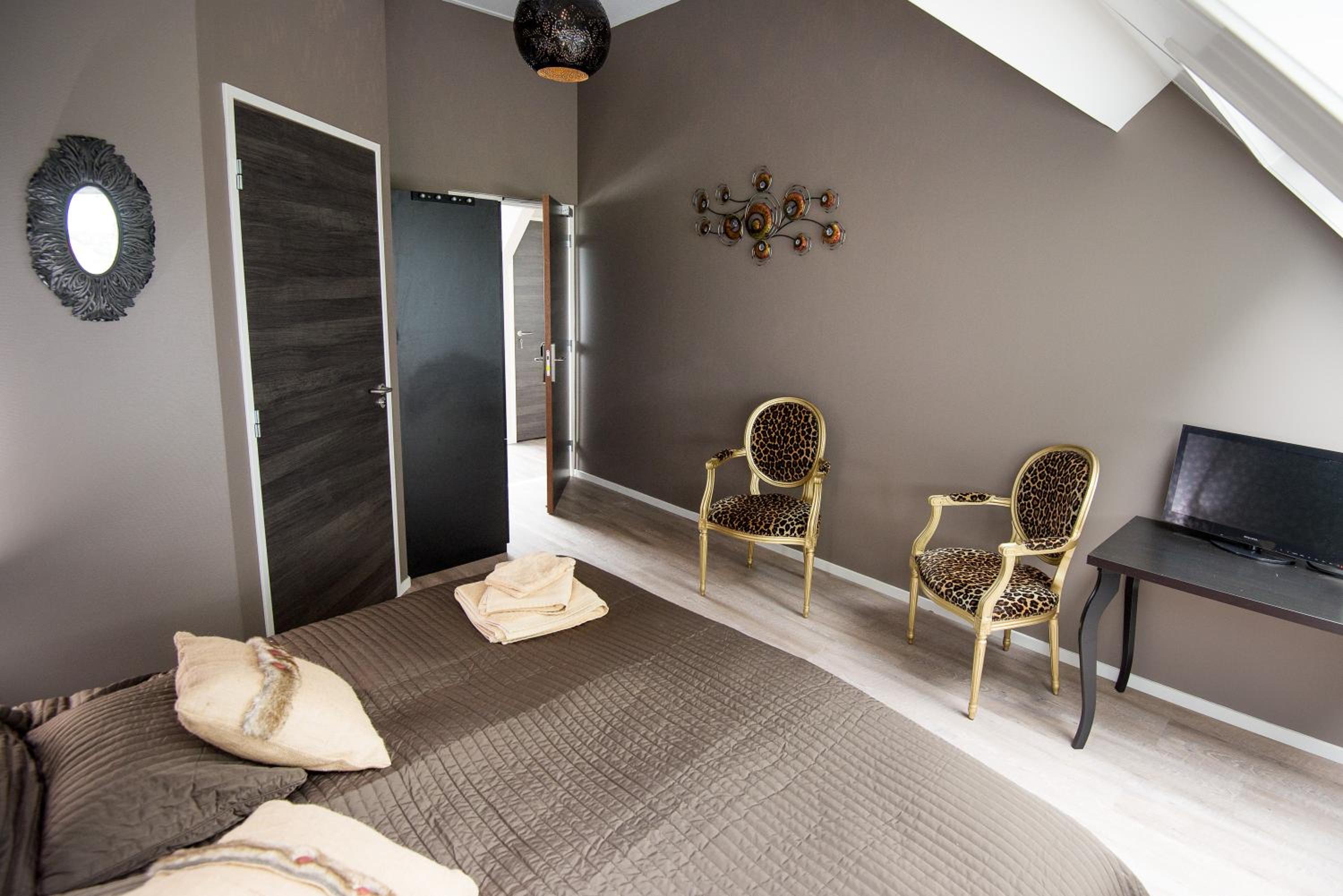 Standard Double Room - Photo 6