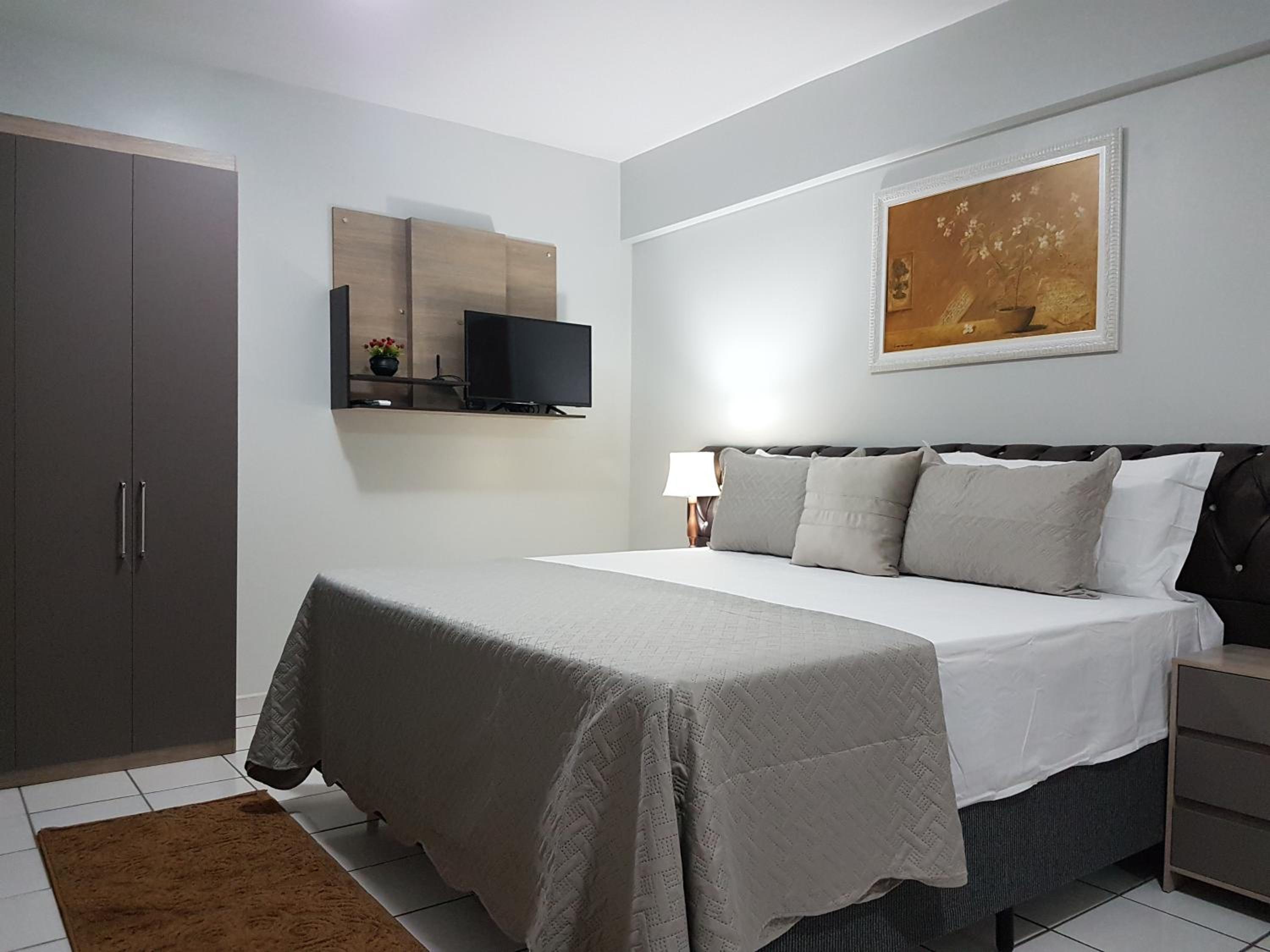 Deluxe King Suite - Photo 3