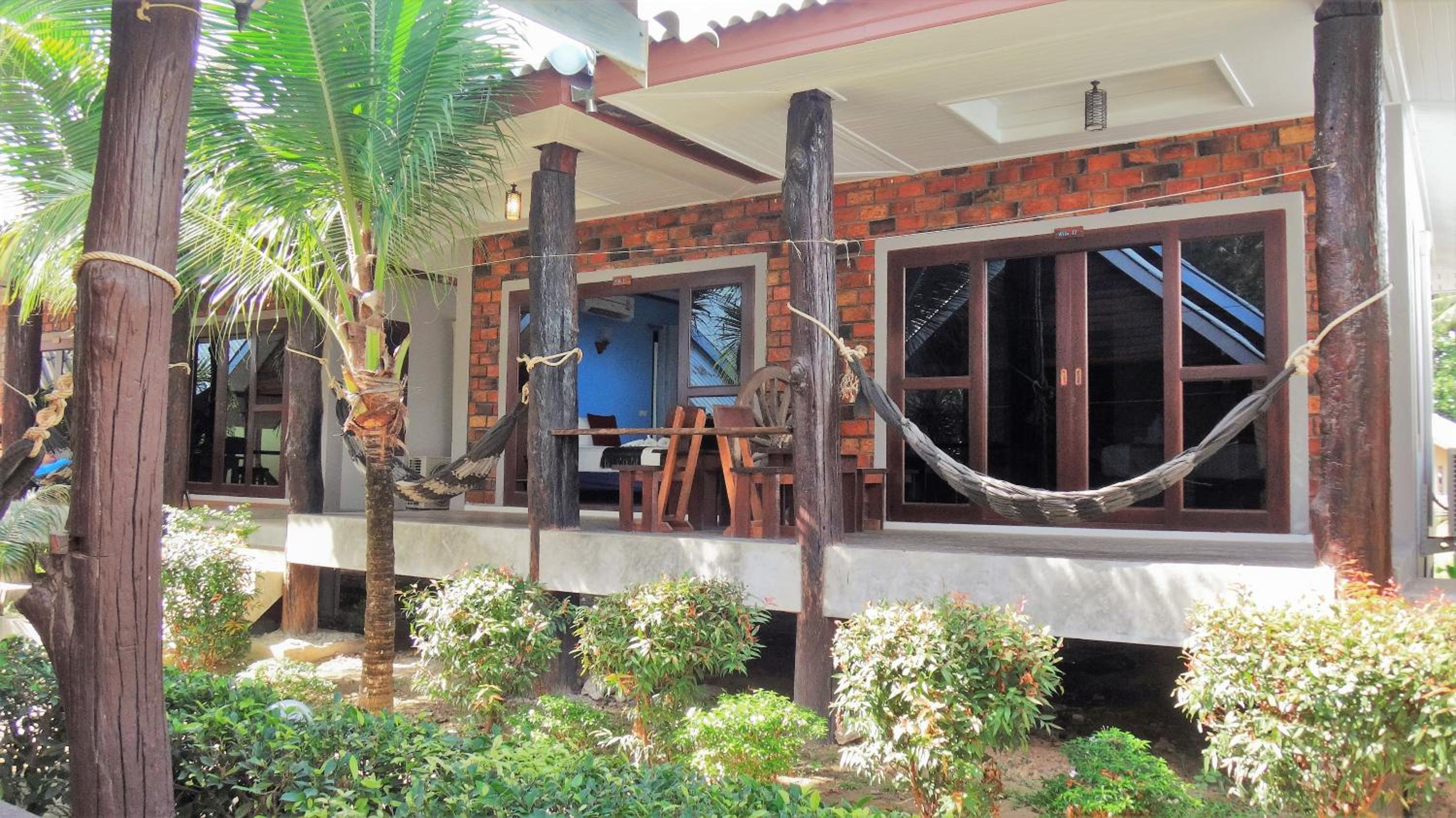 Family Bungalow - Photo 2