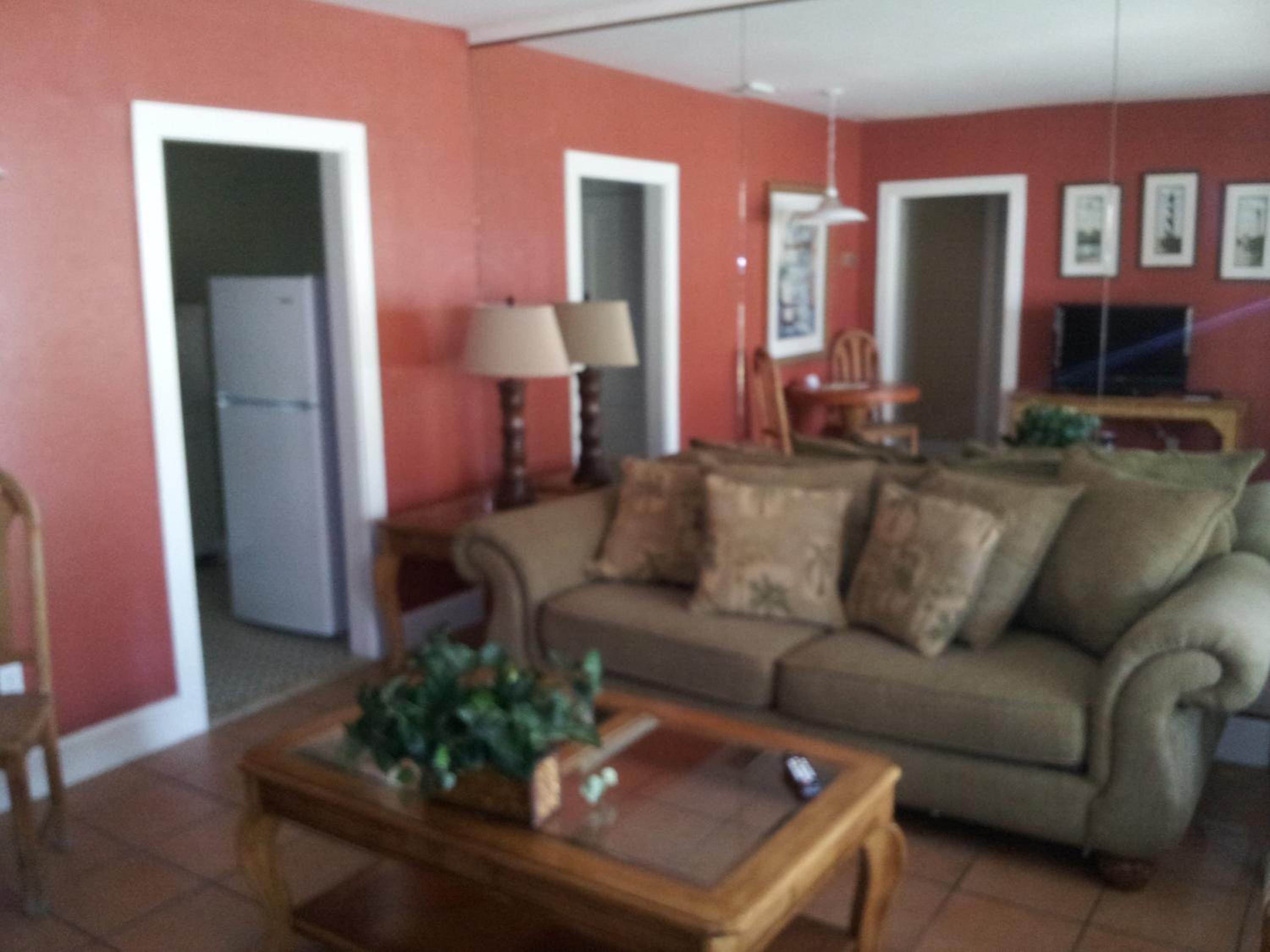Queen Suite with Pool View