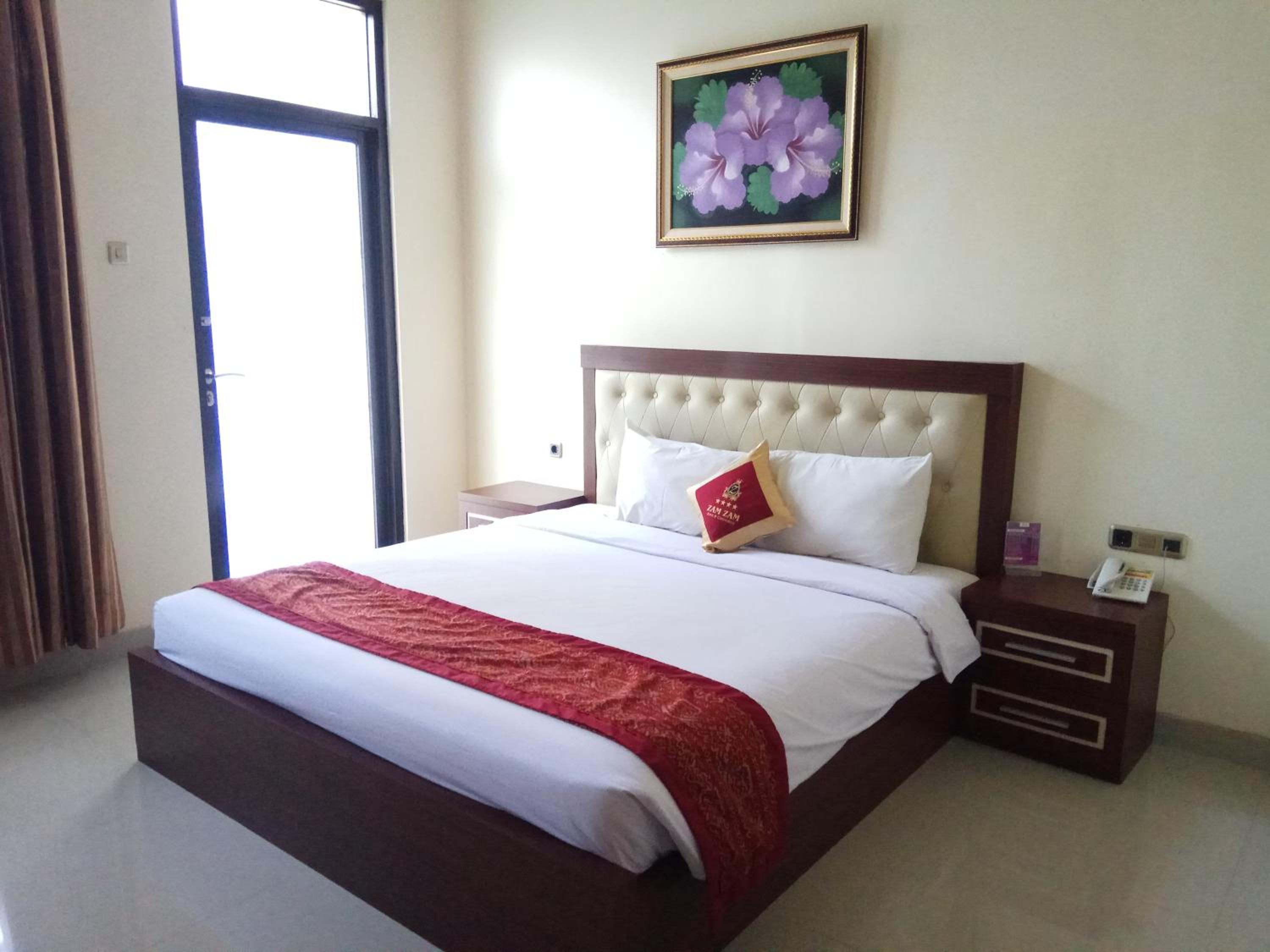 Deluxe Queen Room - Photo 10