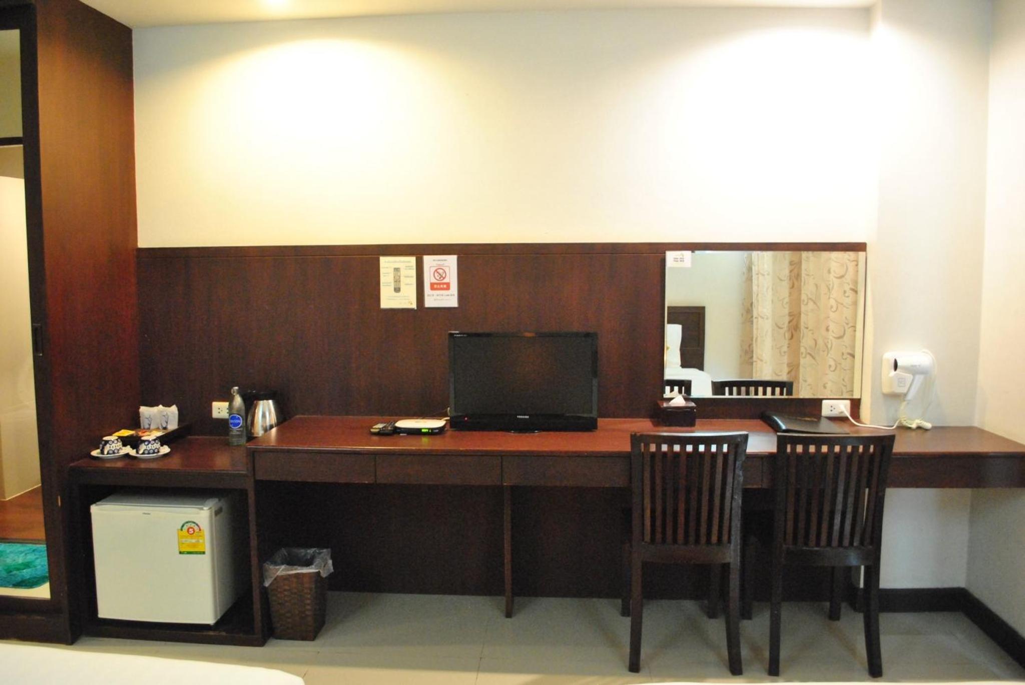 Deluxe Twin Room - Photo 11