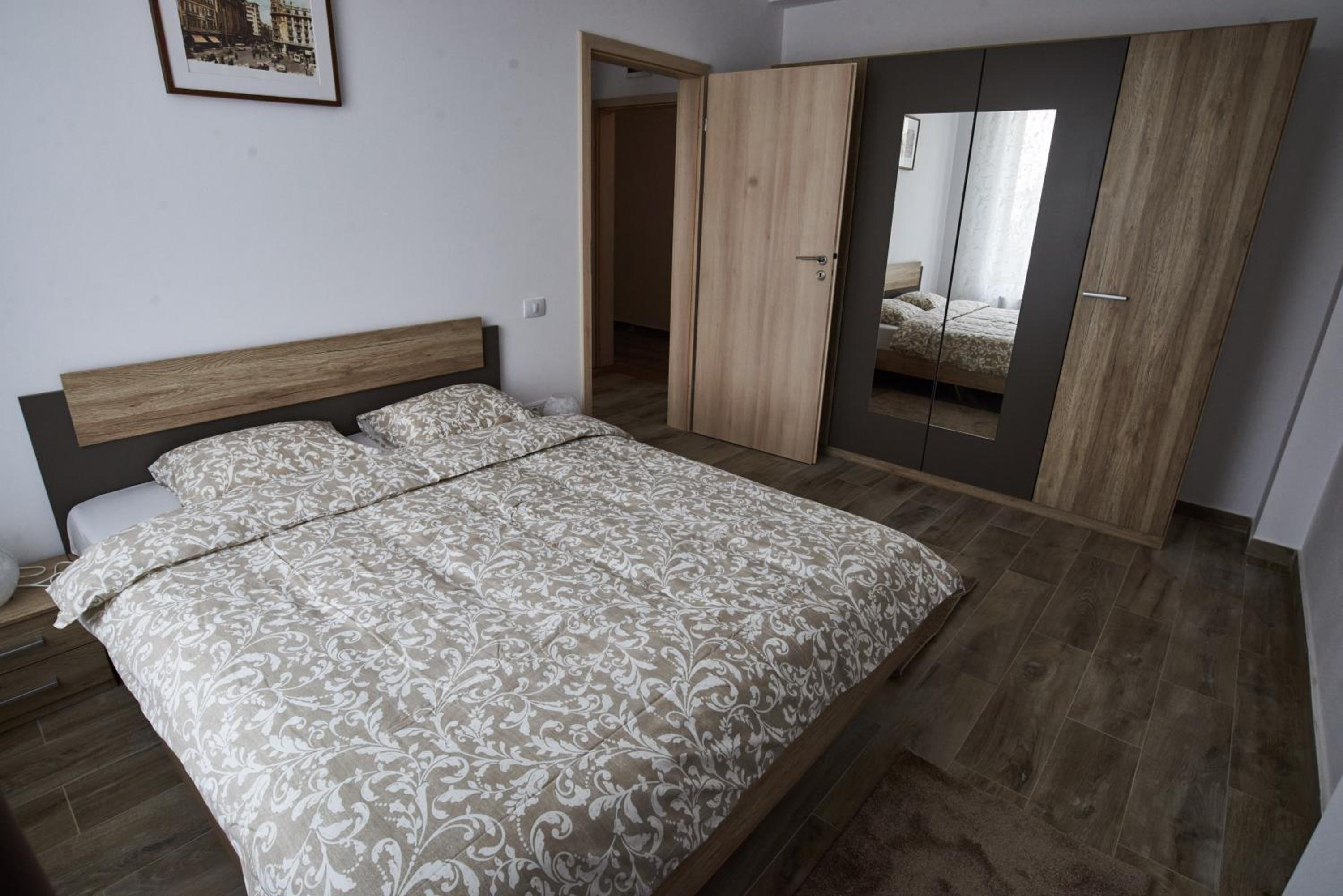 One-Bedroom Apartment - Photo 1