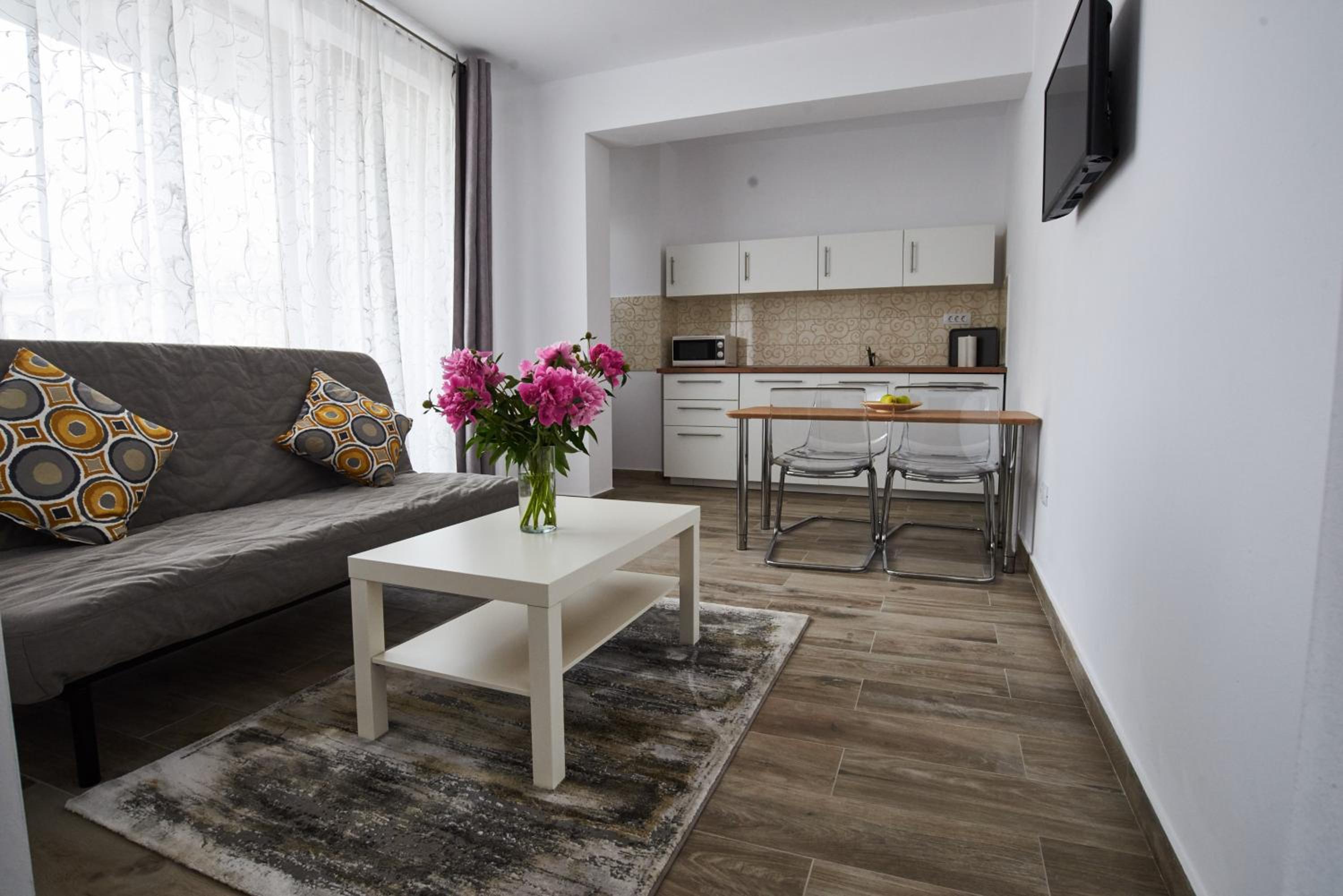 One-Bedroom Apartment - Photo 11