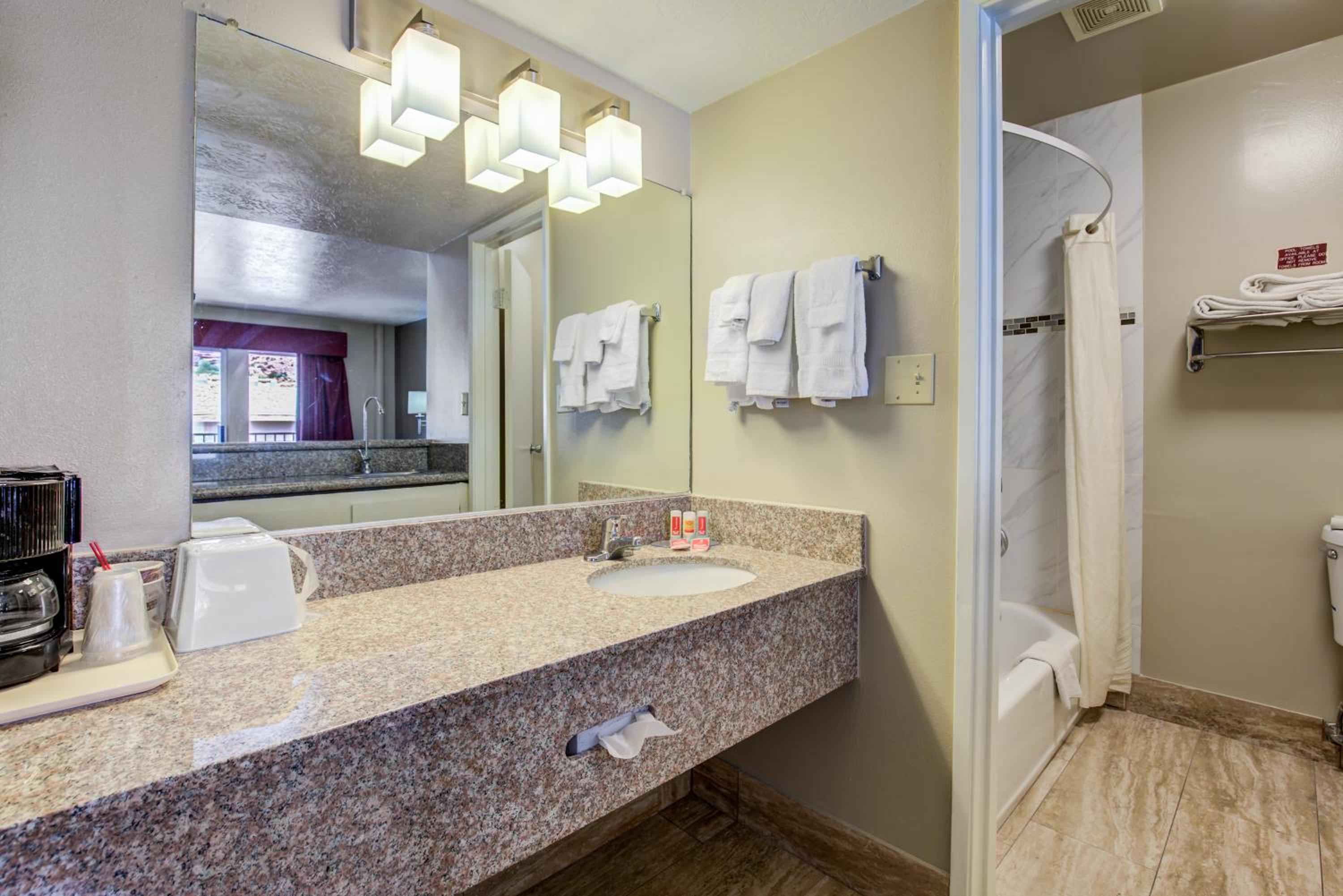 King Mini Suite - Photo 2