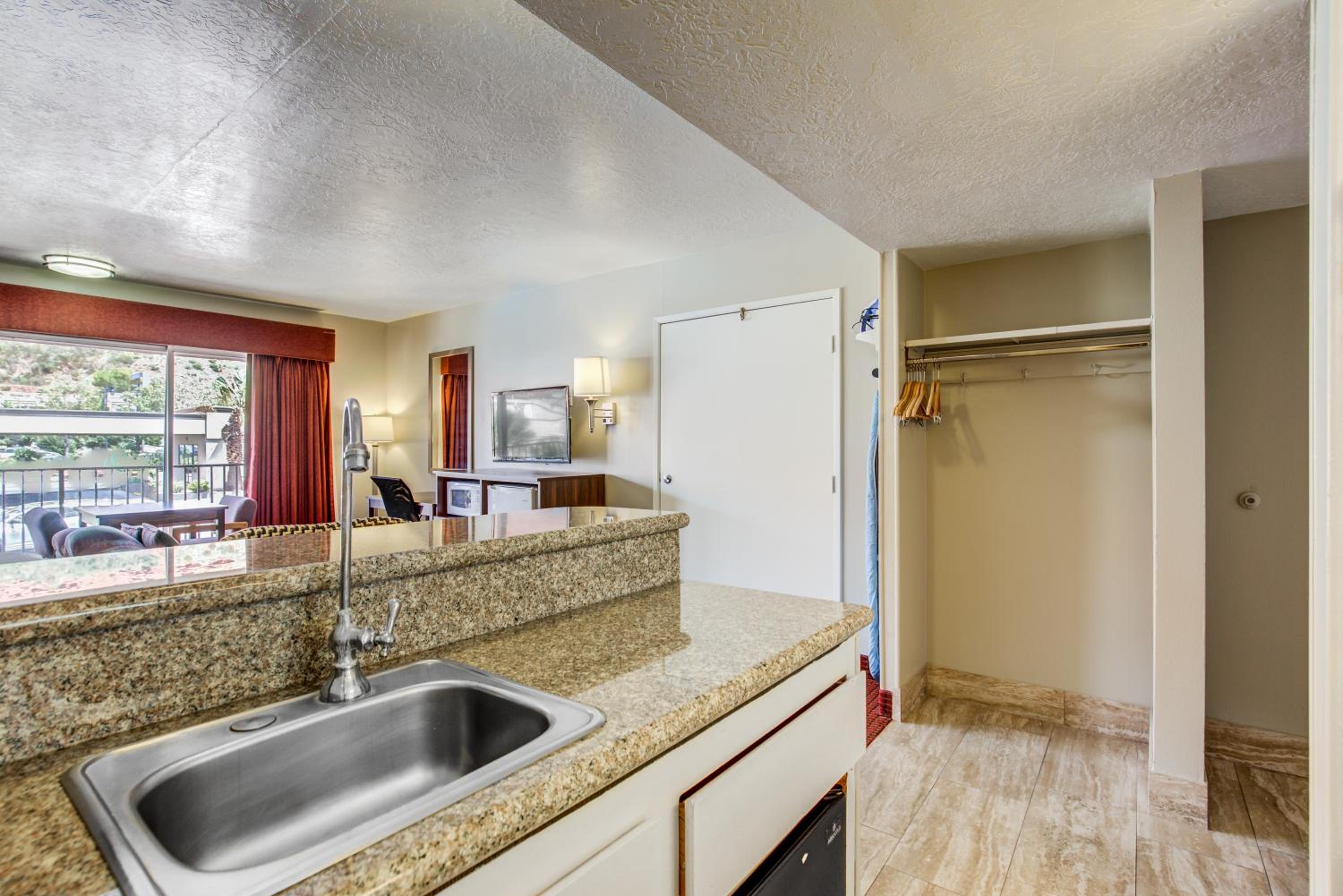 King Mini Suite - Photo 4