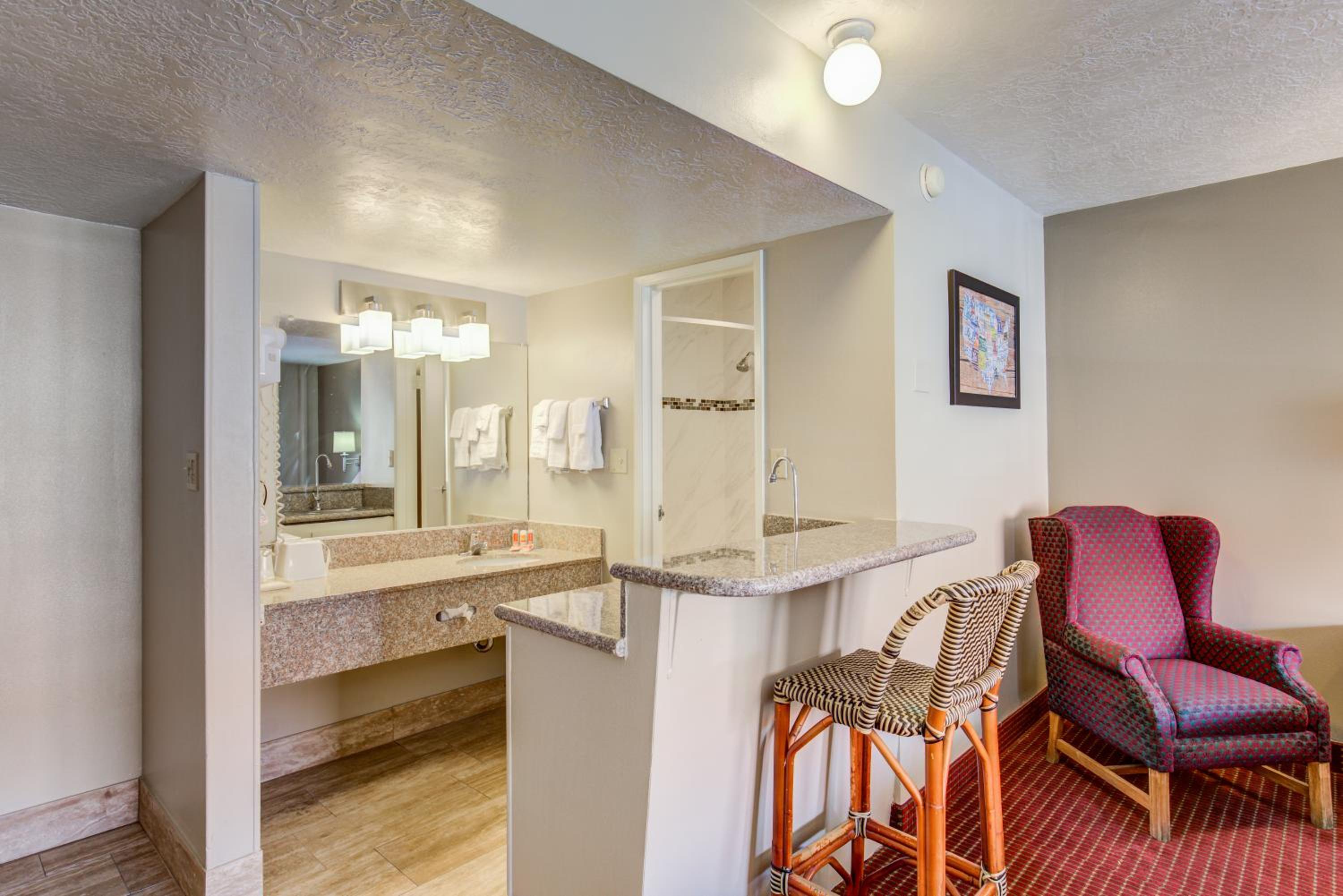 King Mini Suite - Photo 5
