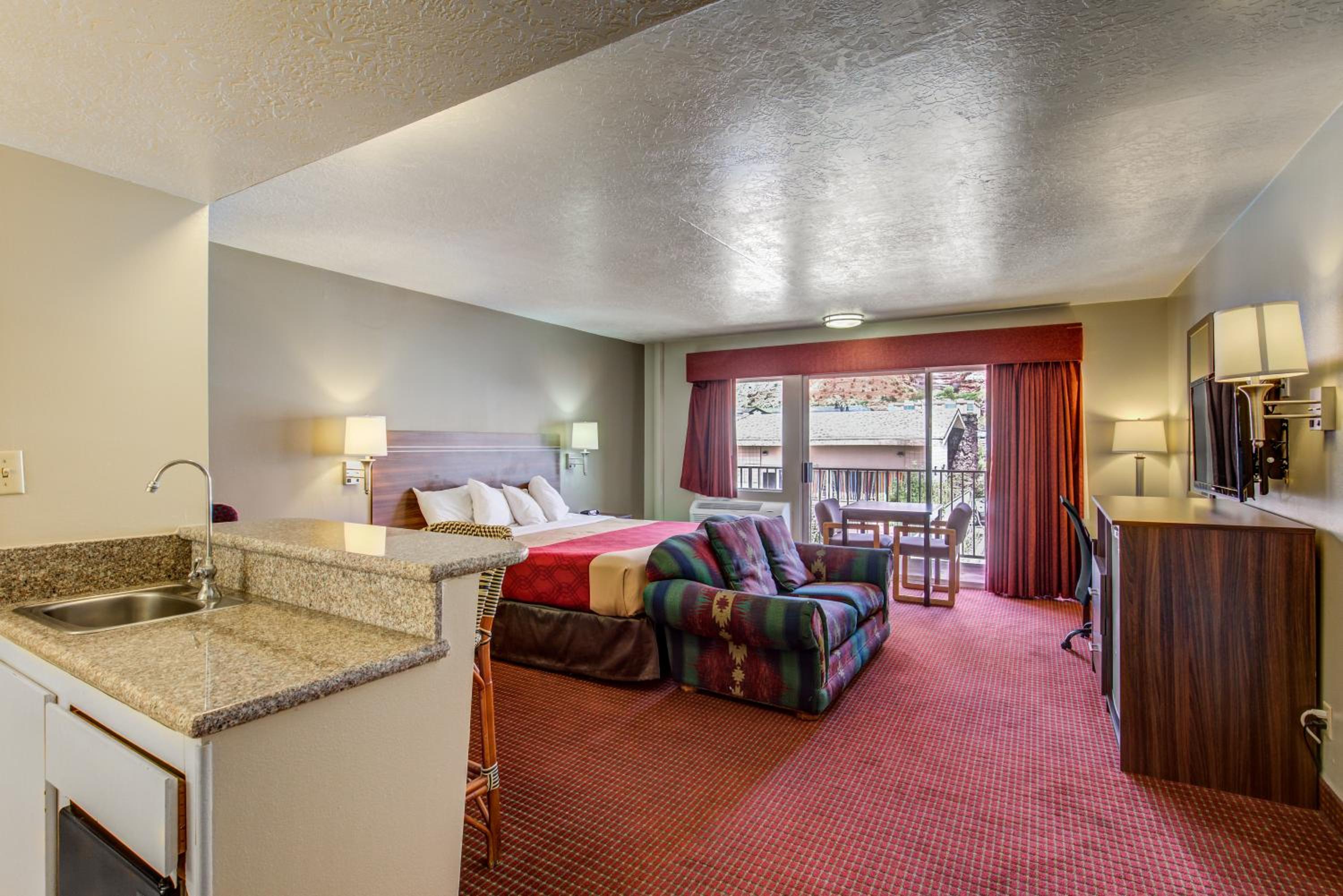 King Mini Suite - Photo 10