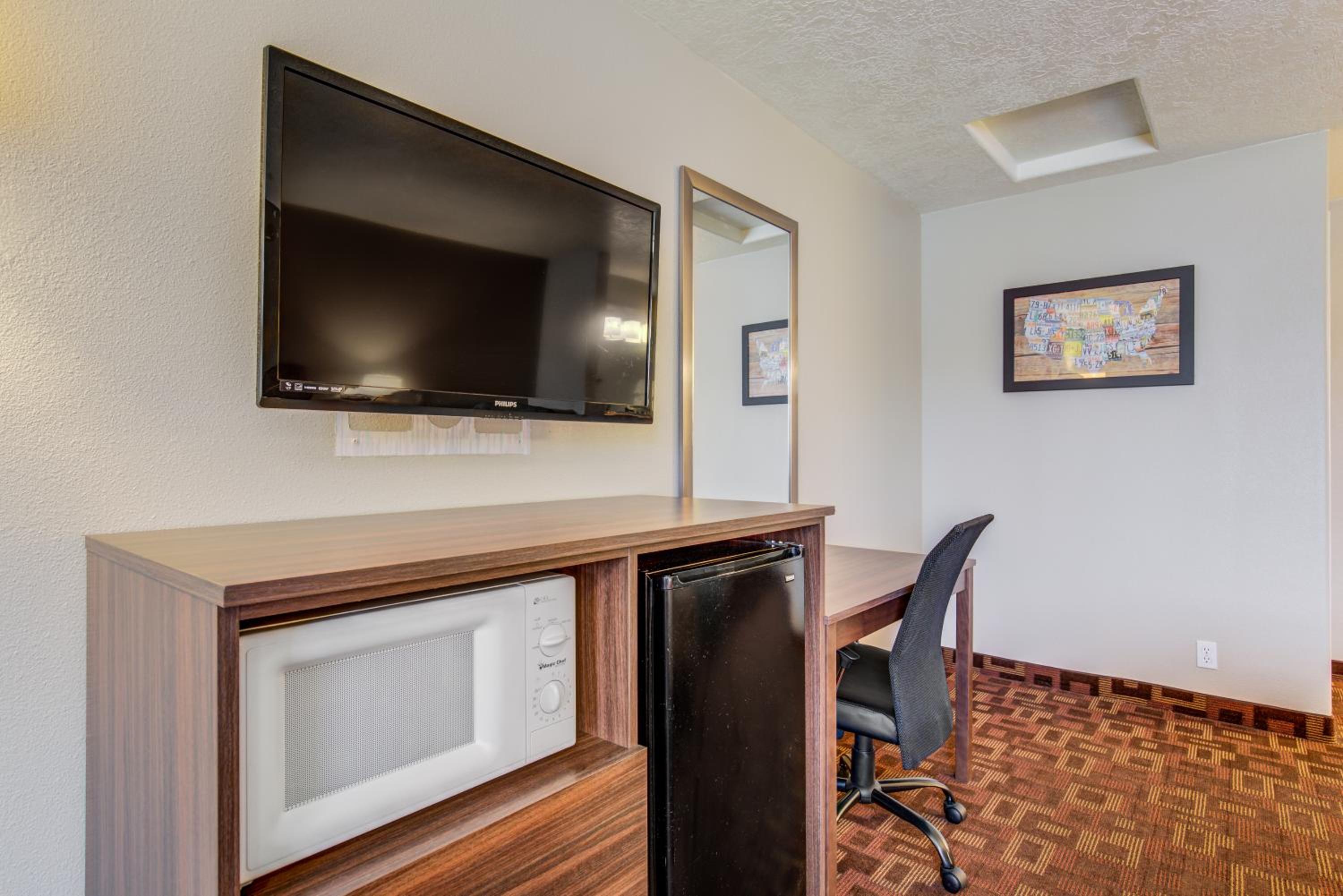 King Room - Non-Smoking - Photo 10