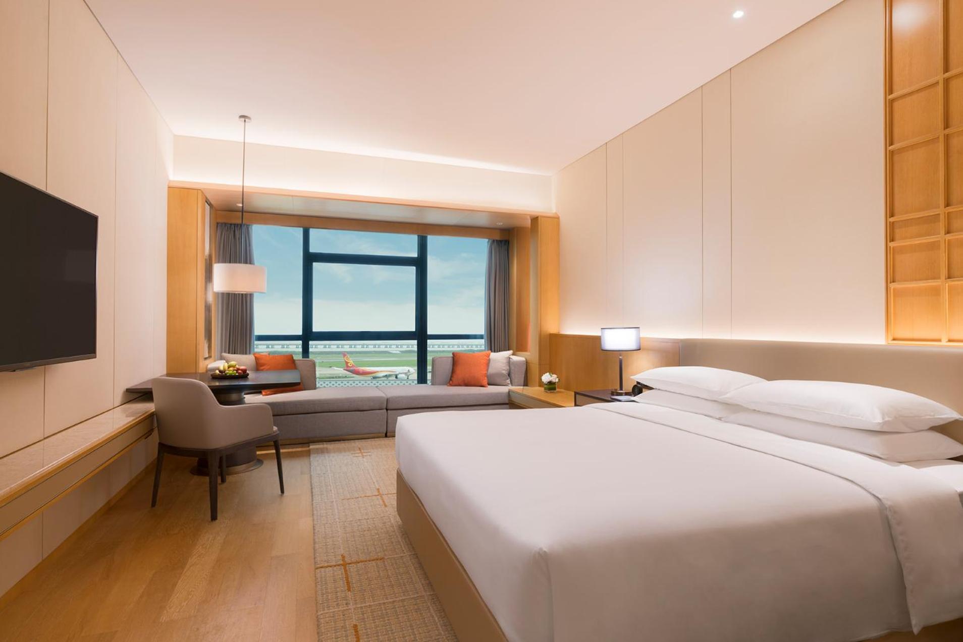 King Room with Airport View