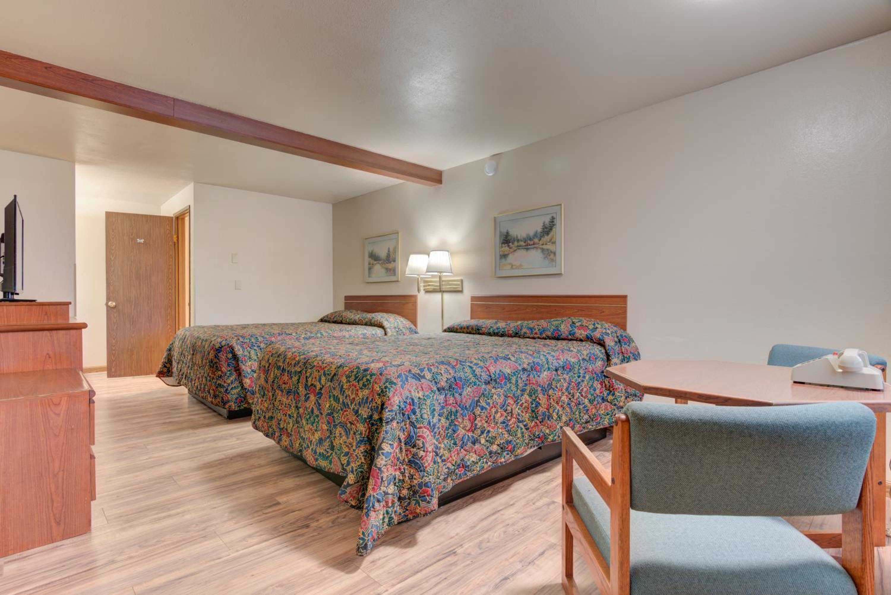 Queen Room with Two Queen Beds - Non-Smoking photo 1