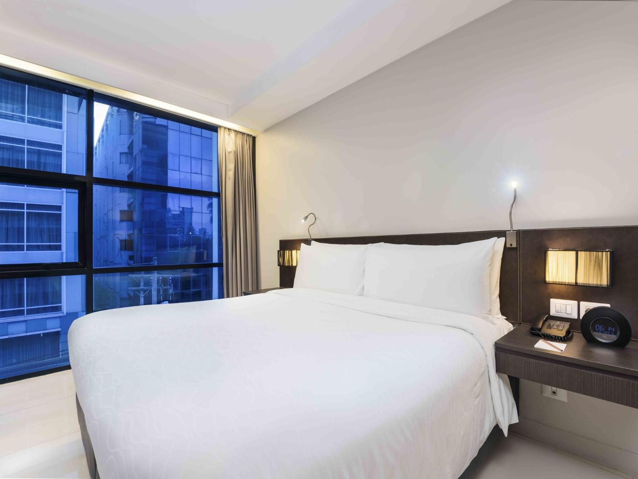 Studio Deluxe King Room