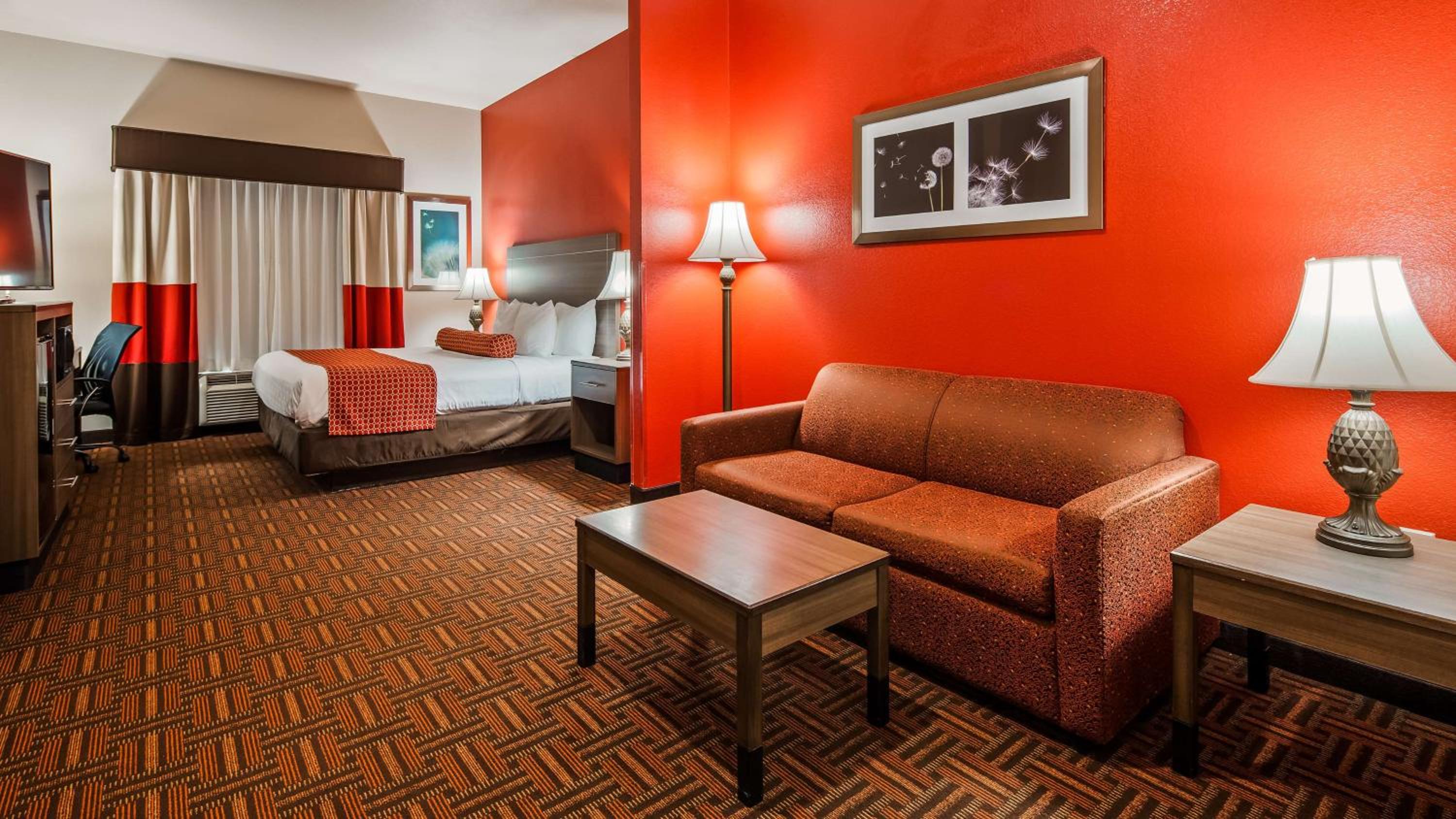 King Suite - Non-Smoking - Photo 4