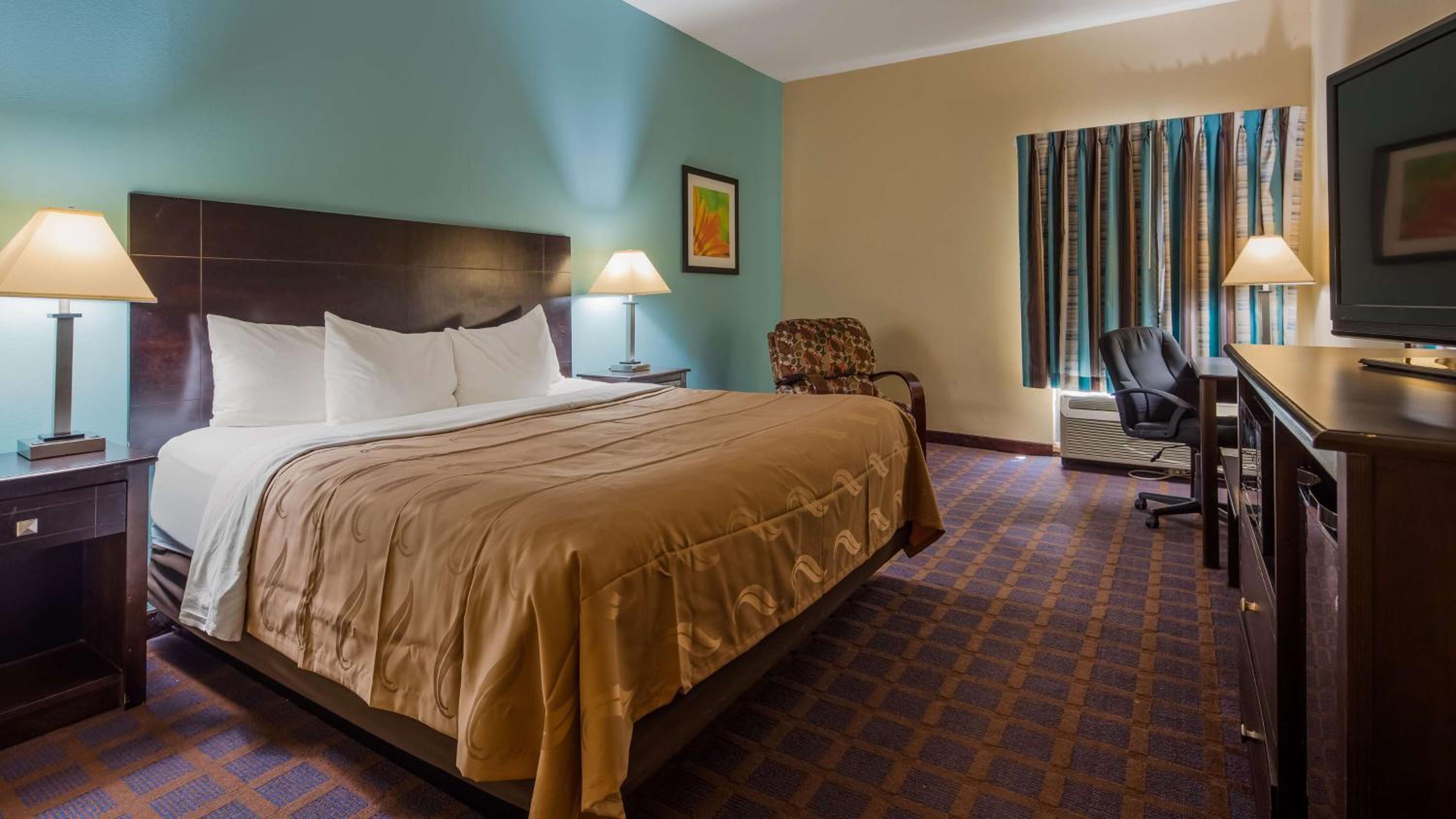 King Room - Non-Smoking - Photo 7