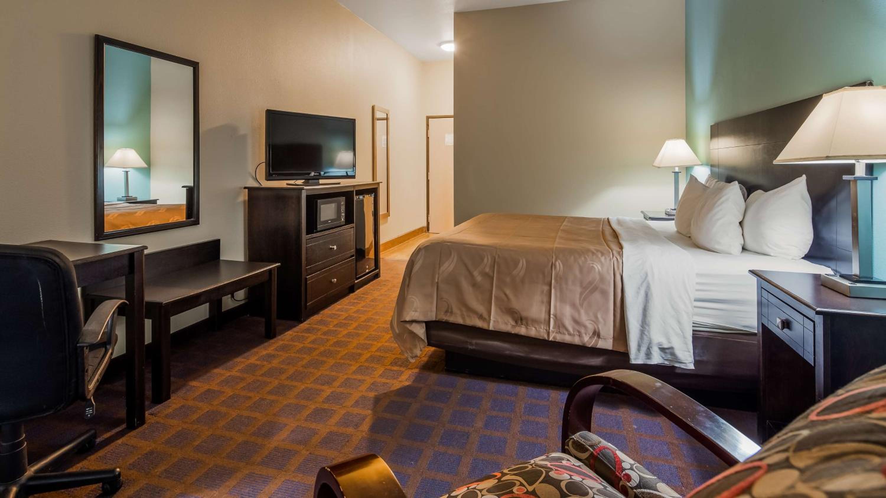 King Room - Non-Smoking - Photo 1