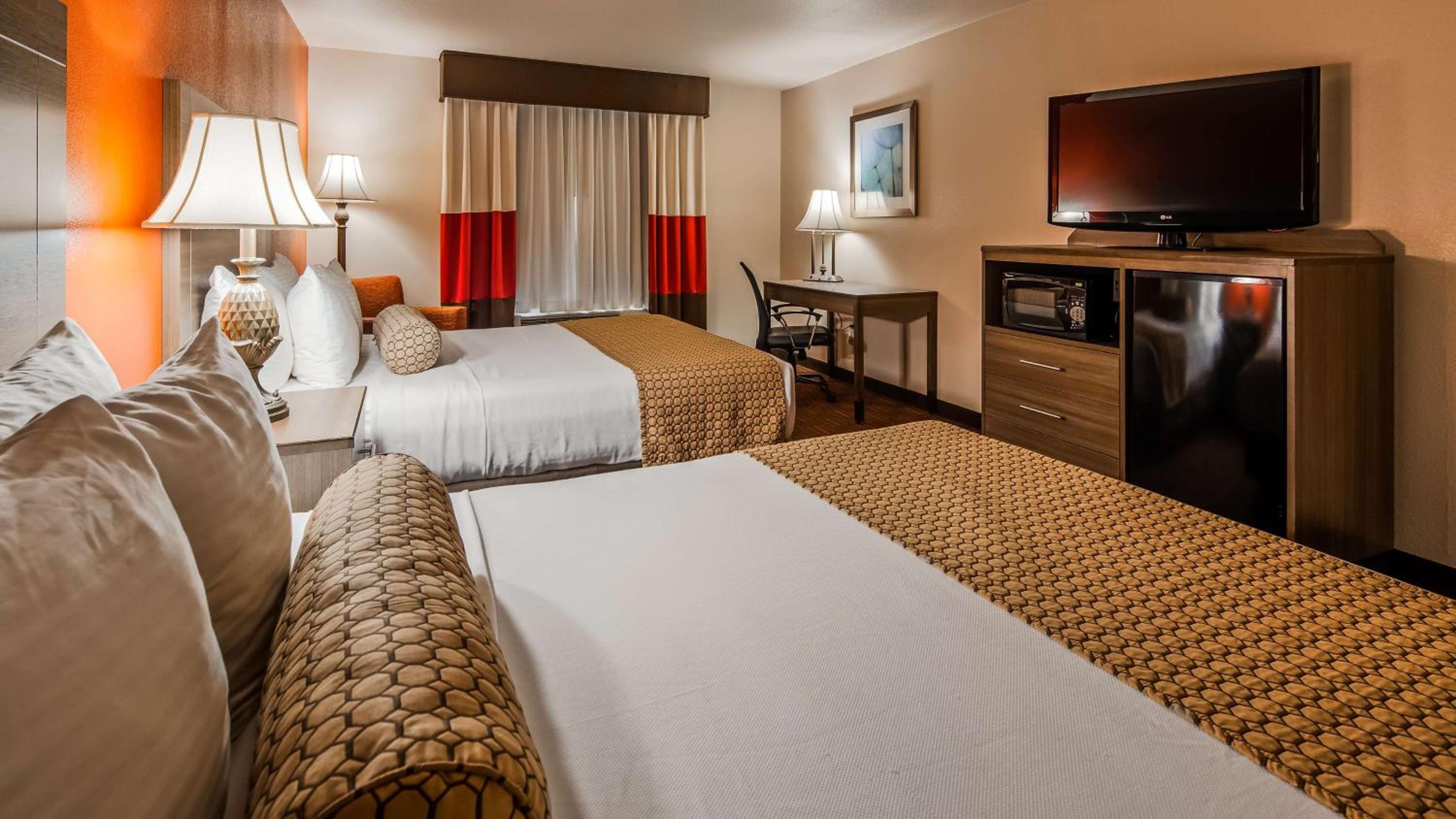 Queen Room with Two Queen Beds - Non-Smoking - Photo 4
