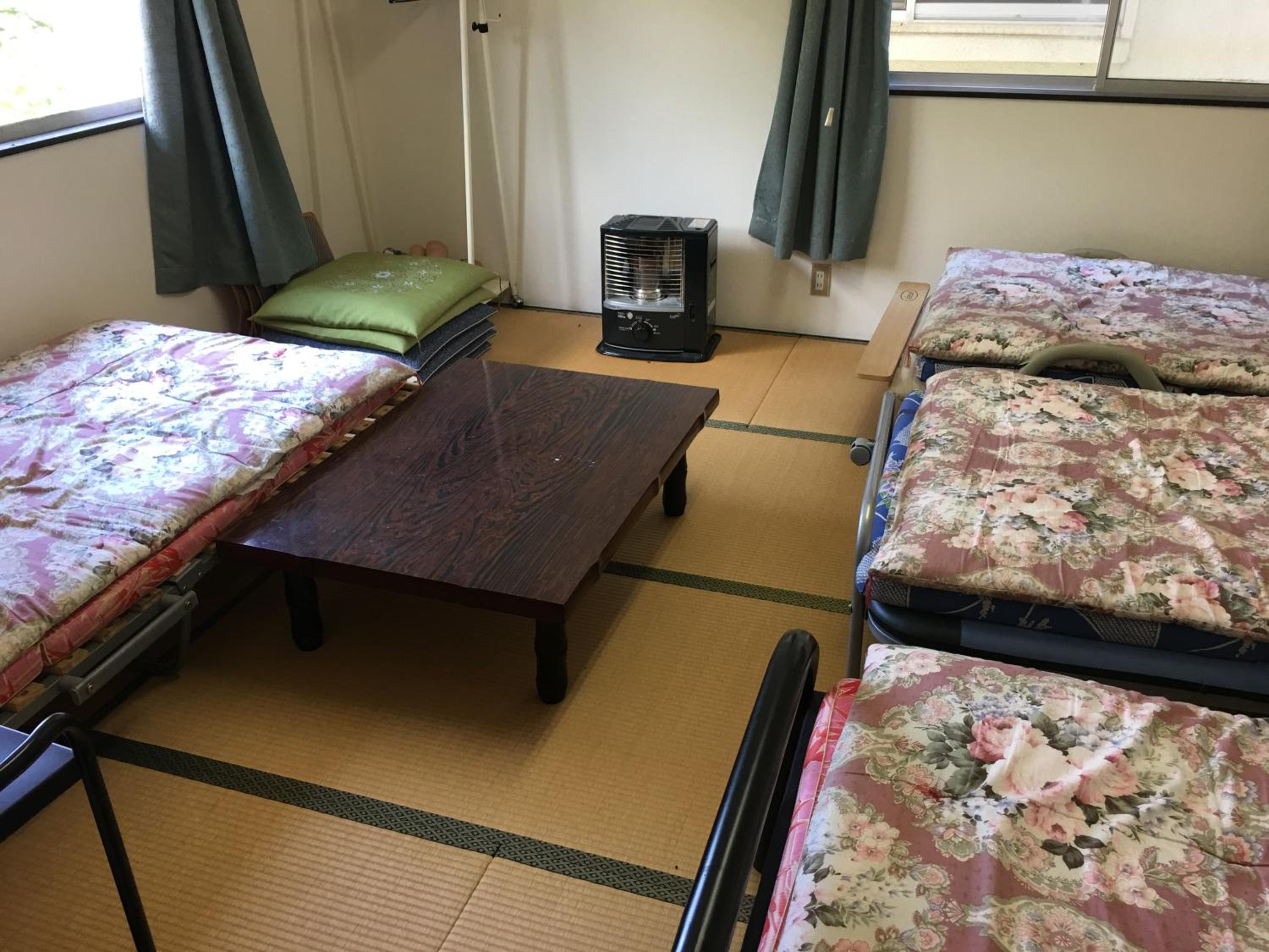 Economy Quadruple Room with Shared Bathroom photo 2