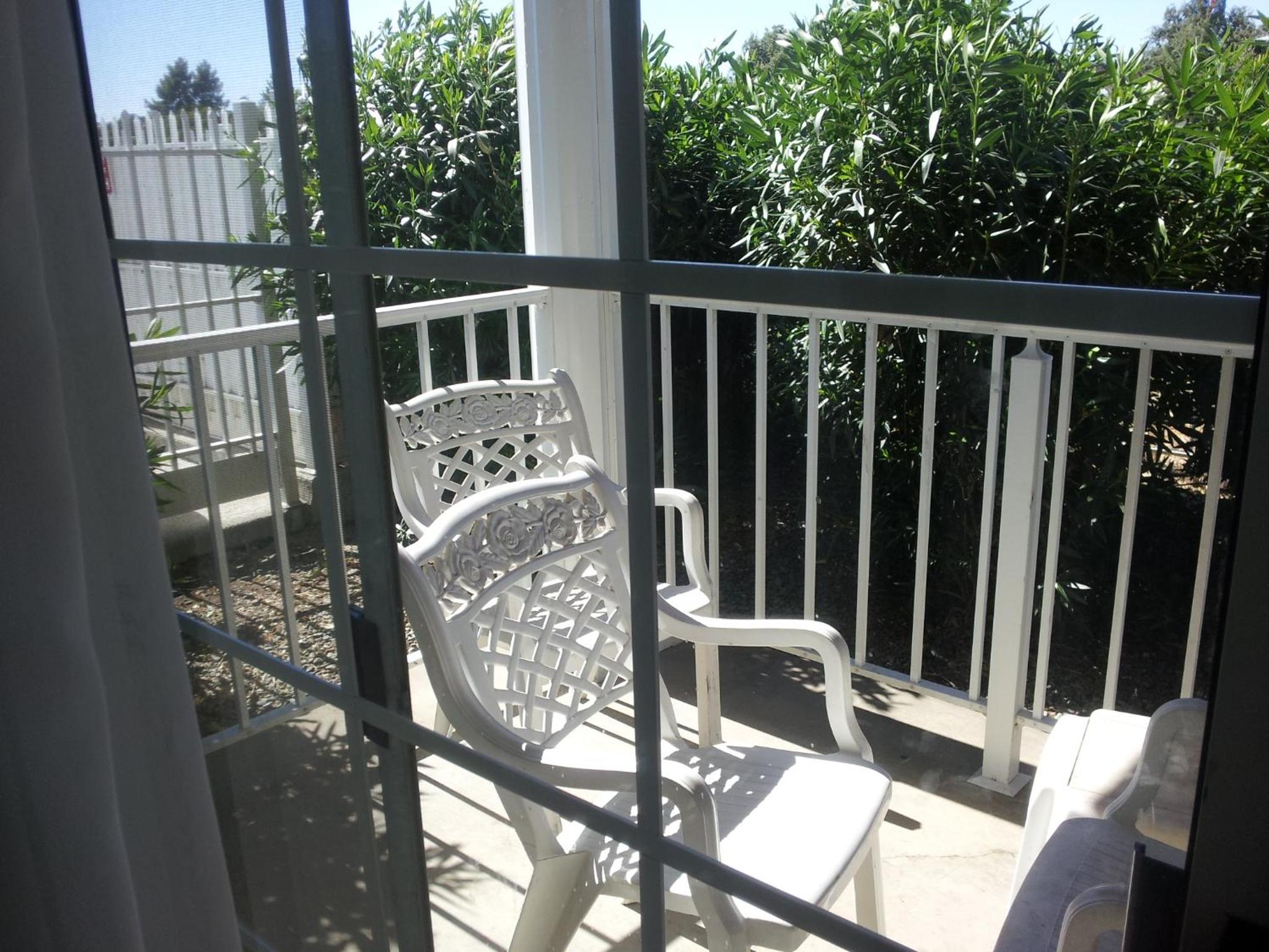 King Room - Non-Smoking - Photo 2