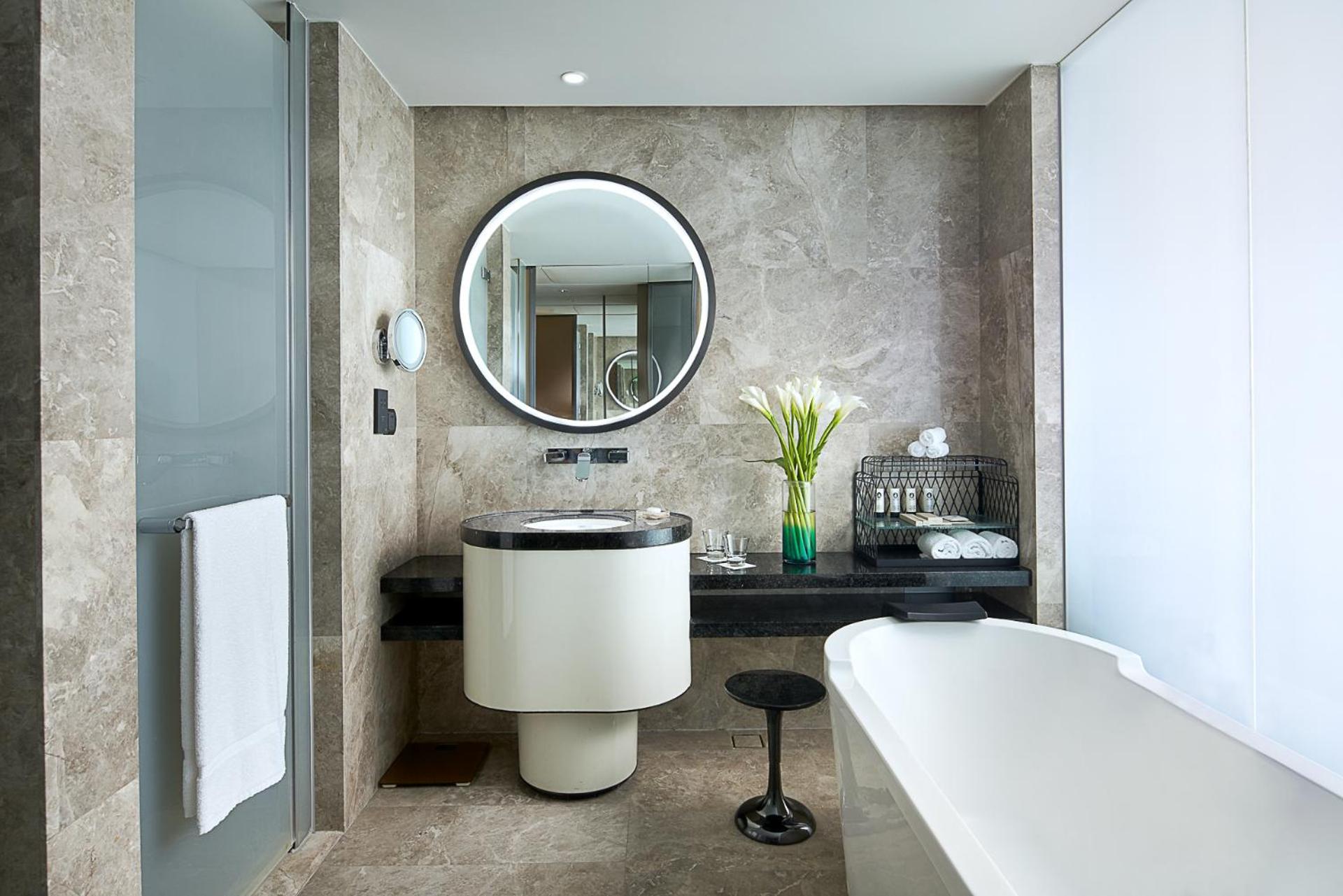 Luxury Twin Room inclusive Mini Bar for the first round and 20% discount in Chinese Restaurant  - Photo 3