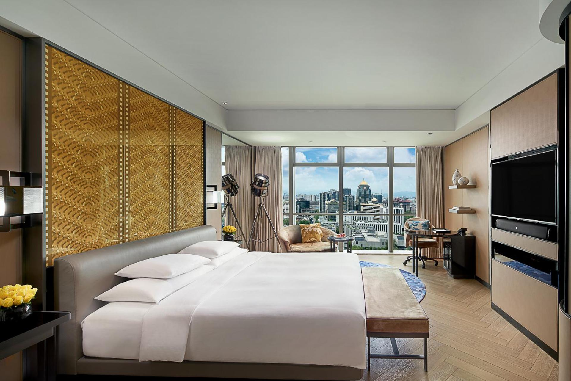 Luxury King Room with City View inclusive Mini Bar for the first round and 20% discount in Chinese Restaurant  - Photo 2