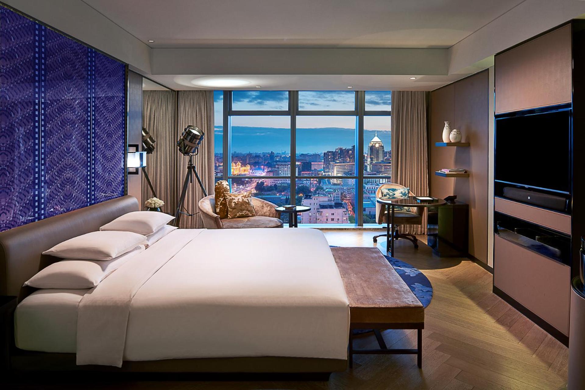 Luxury King Room inclusive Mini Bar for the first round and 20% discount in Chinese Restaurant - Photo 2