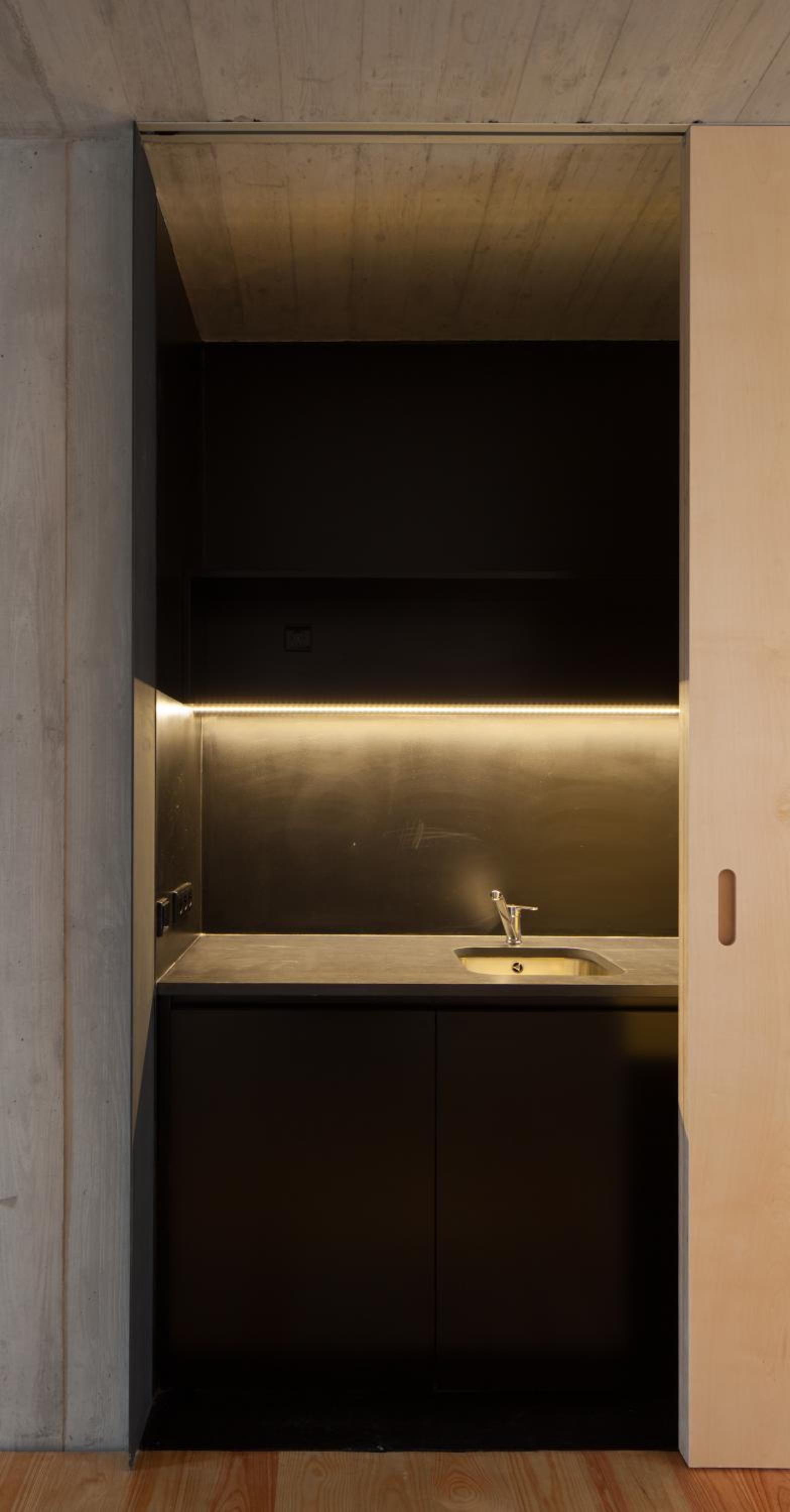 Studio Apartment with River View - Photo 7