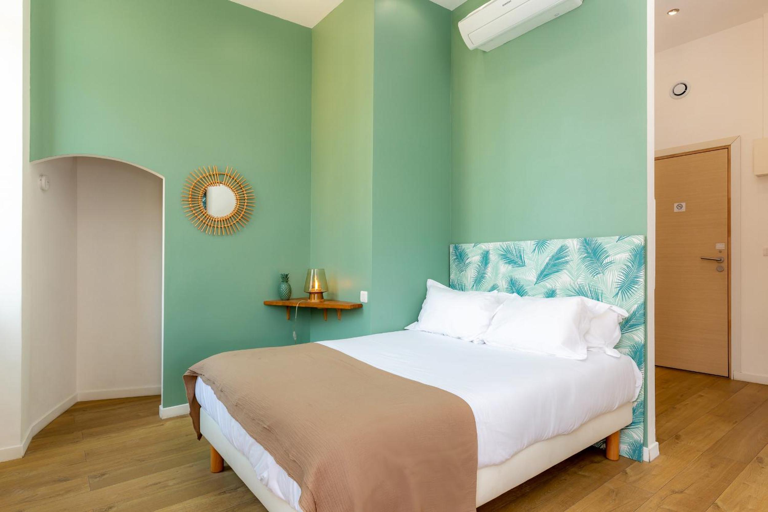 One-Bedroom Apartment with Partial Sea View photo 2