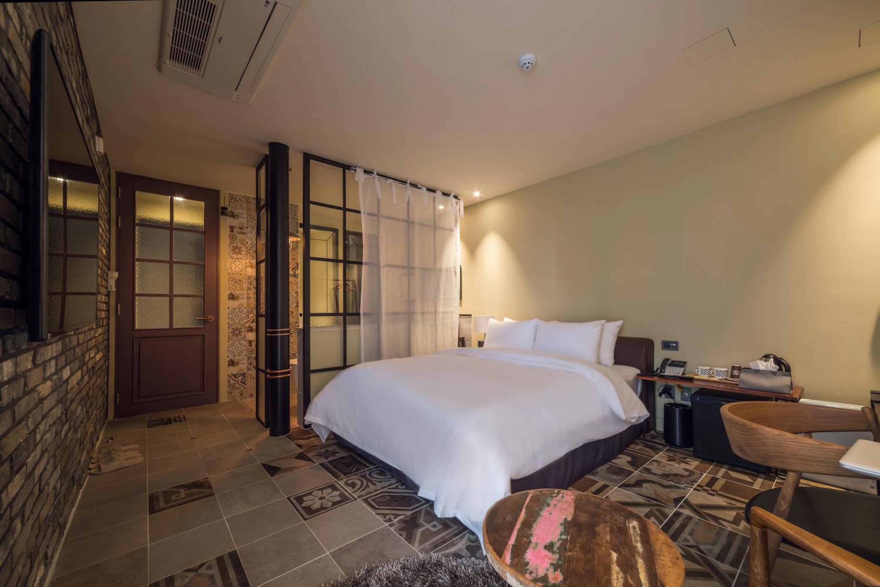 Standard Double Room - Photo 9