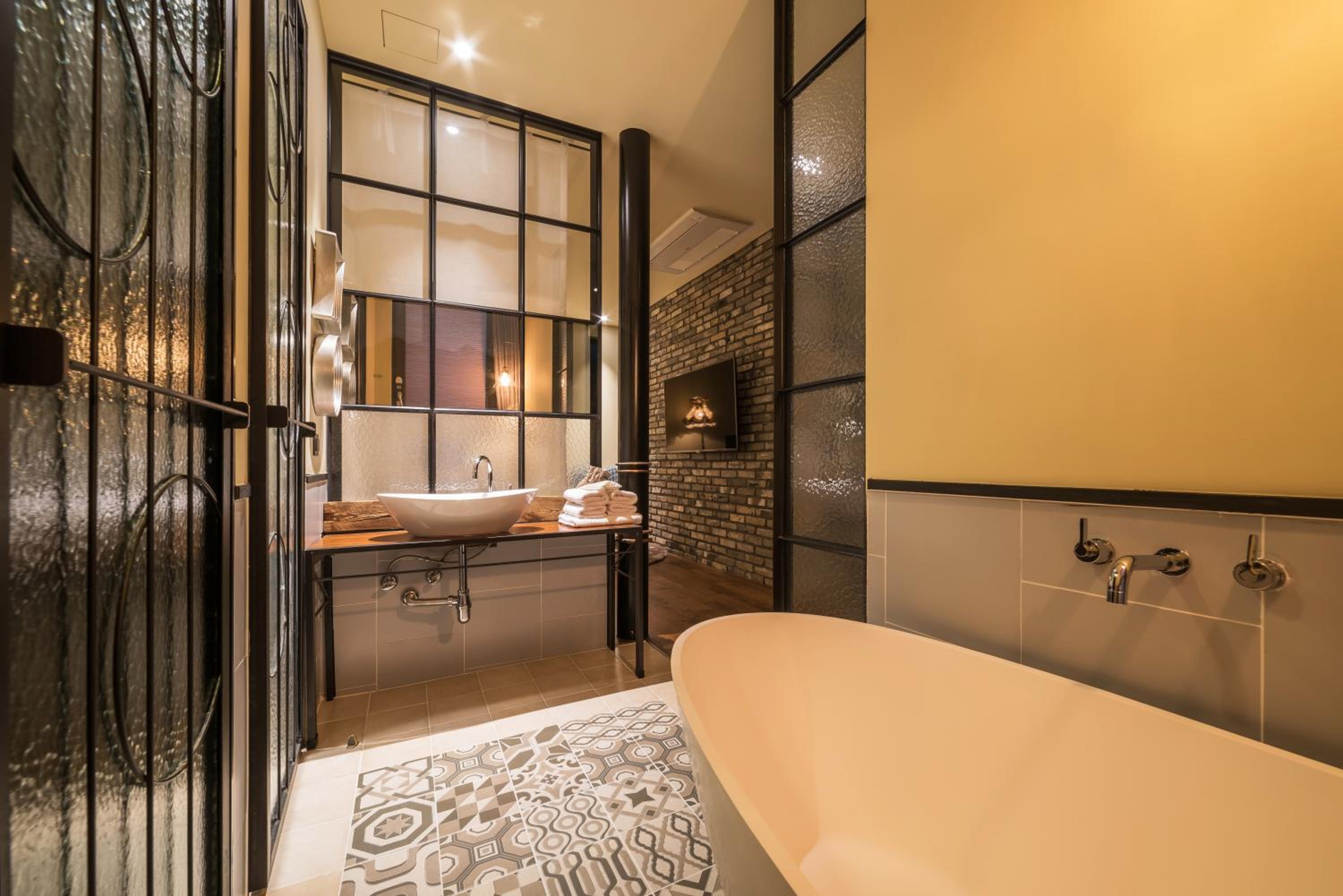 Standard Double Room - Photo 11