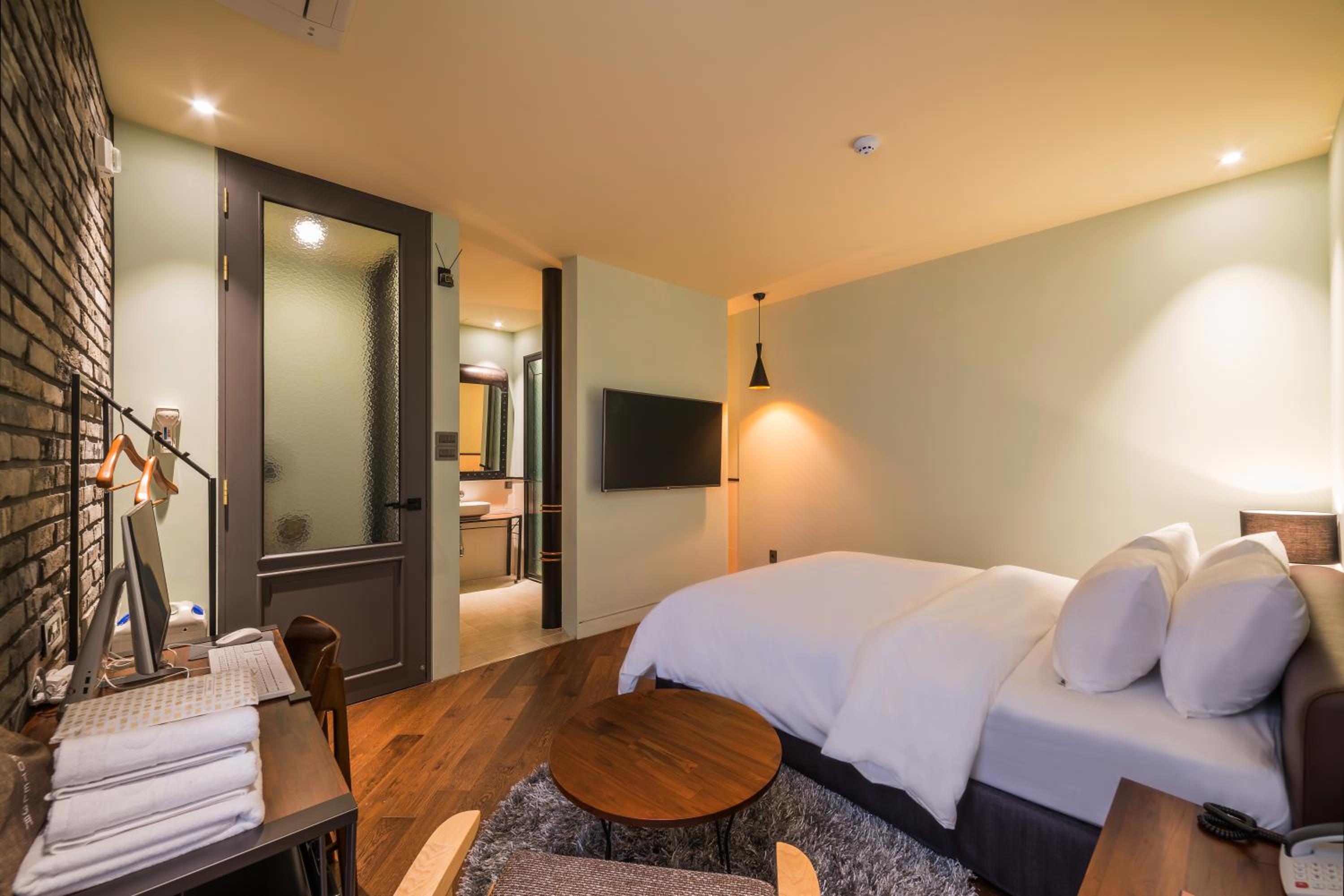 Standard Double Room - Photo 2