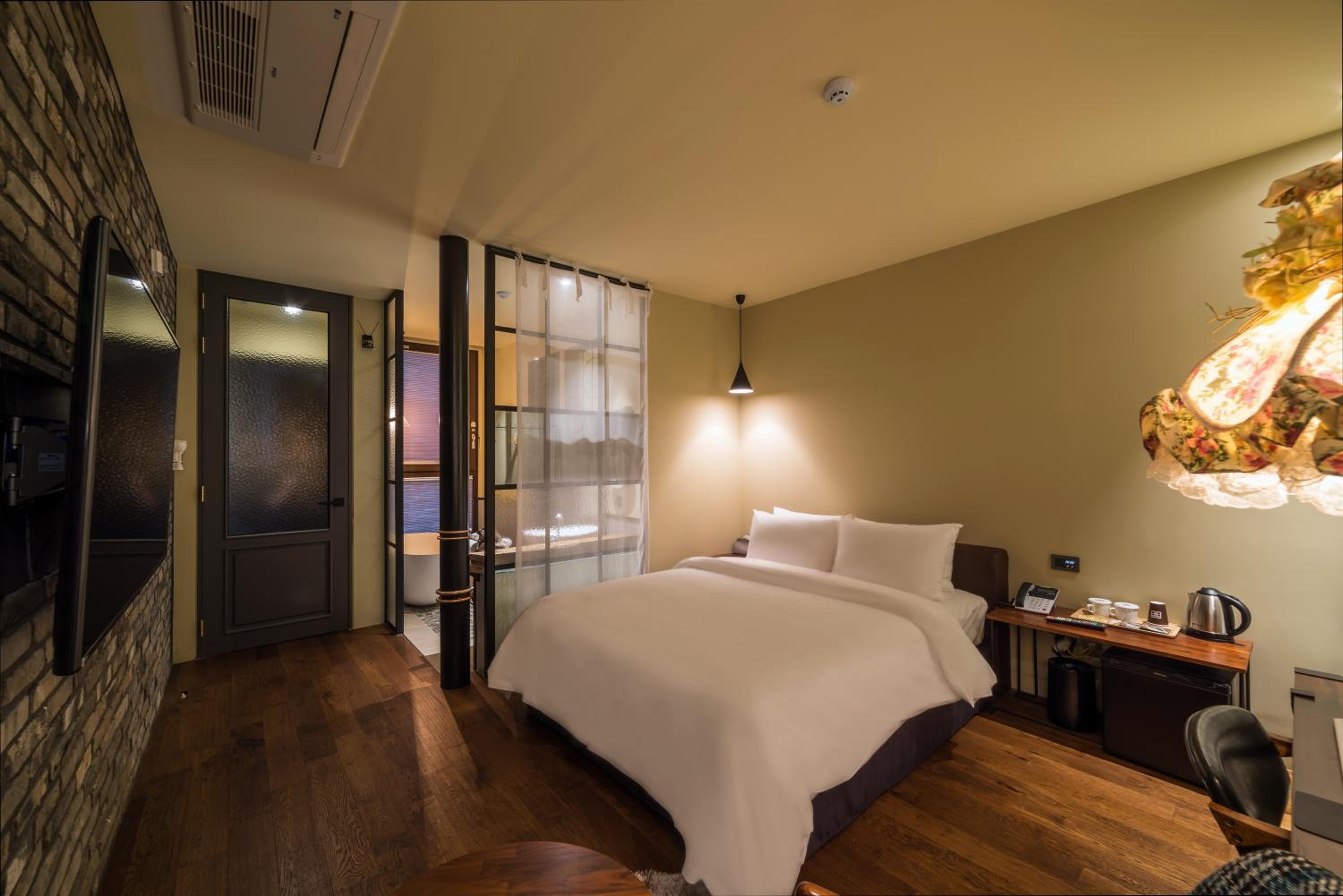 Standard Double Room - Photo 12