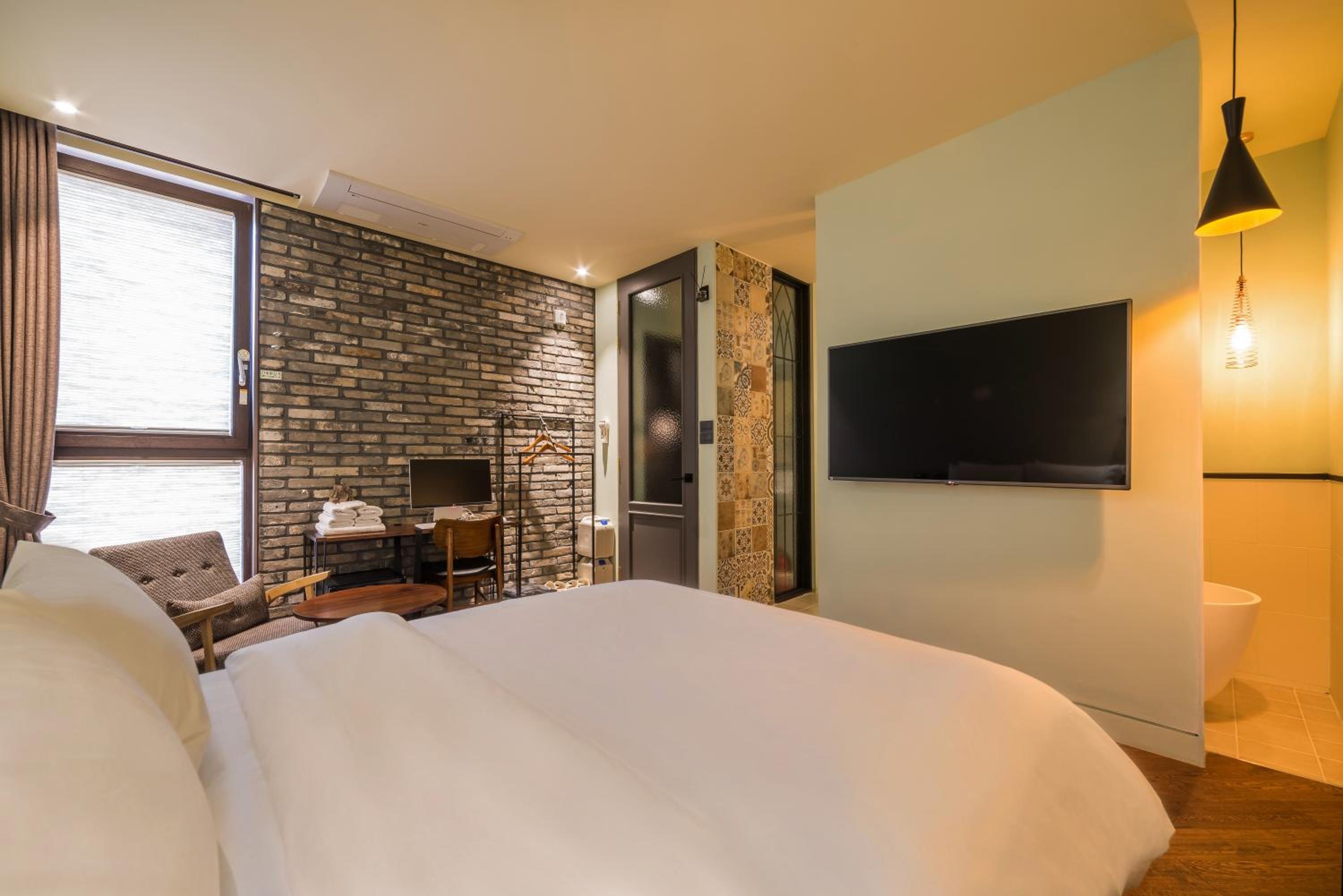 Standard Double Room - Photo 3