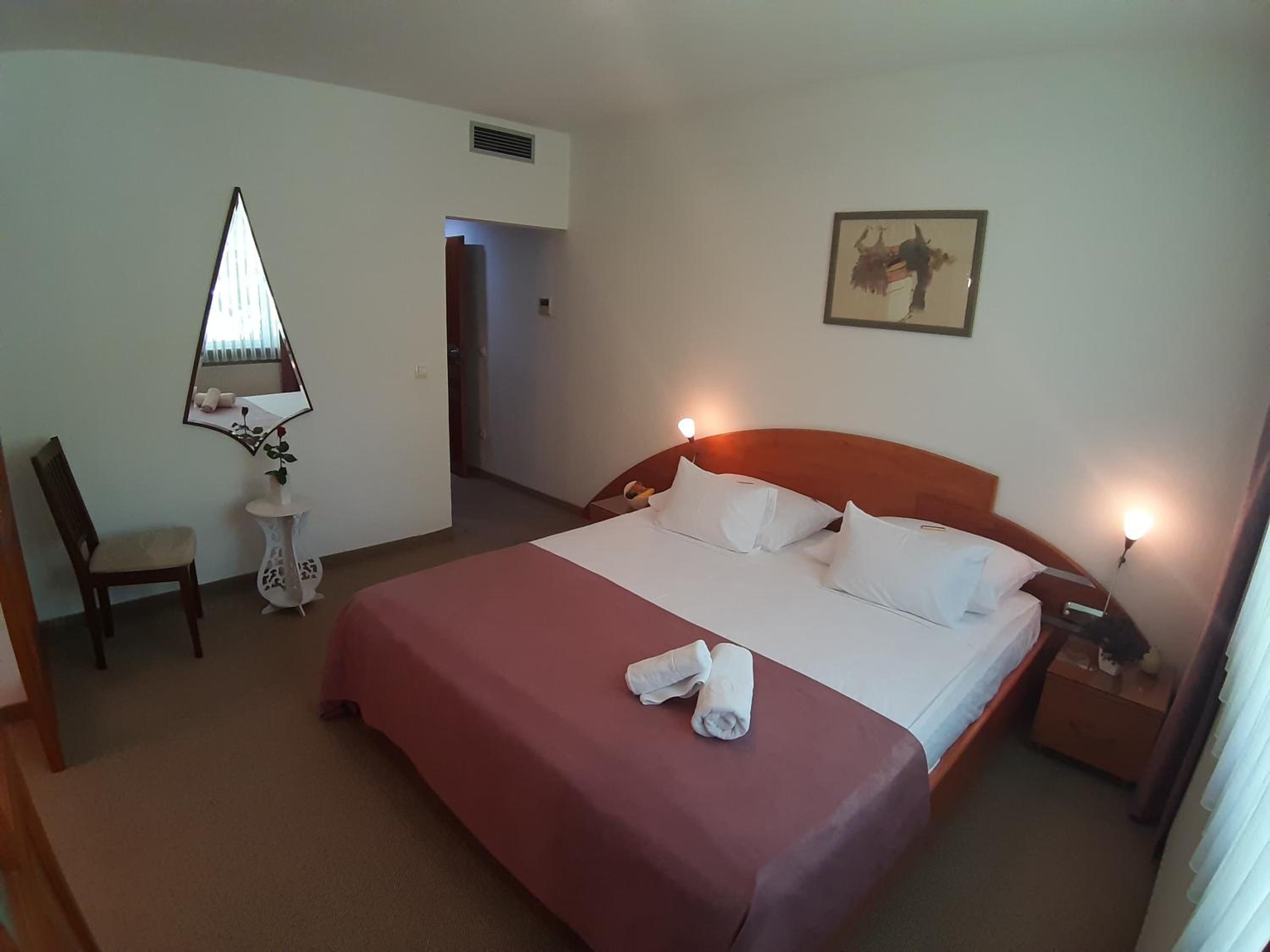 Family Room (2 Adults + 2 Children)