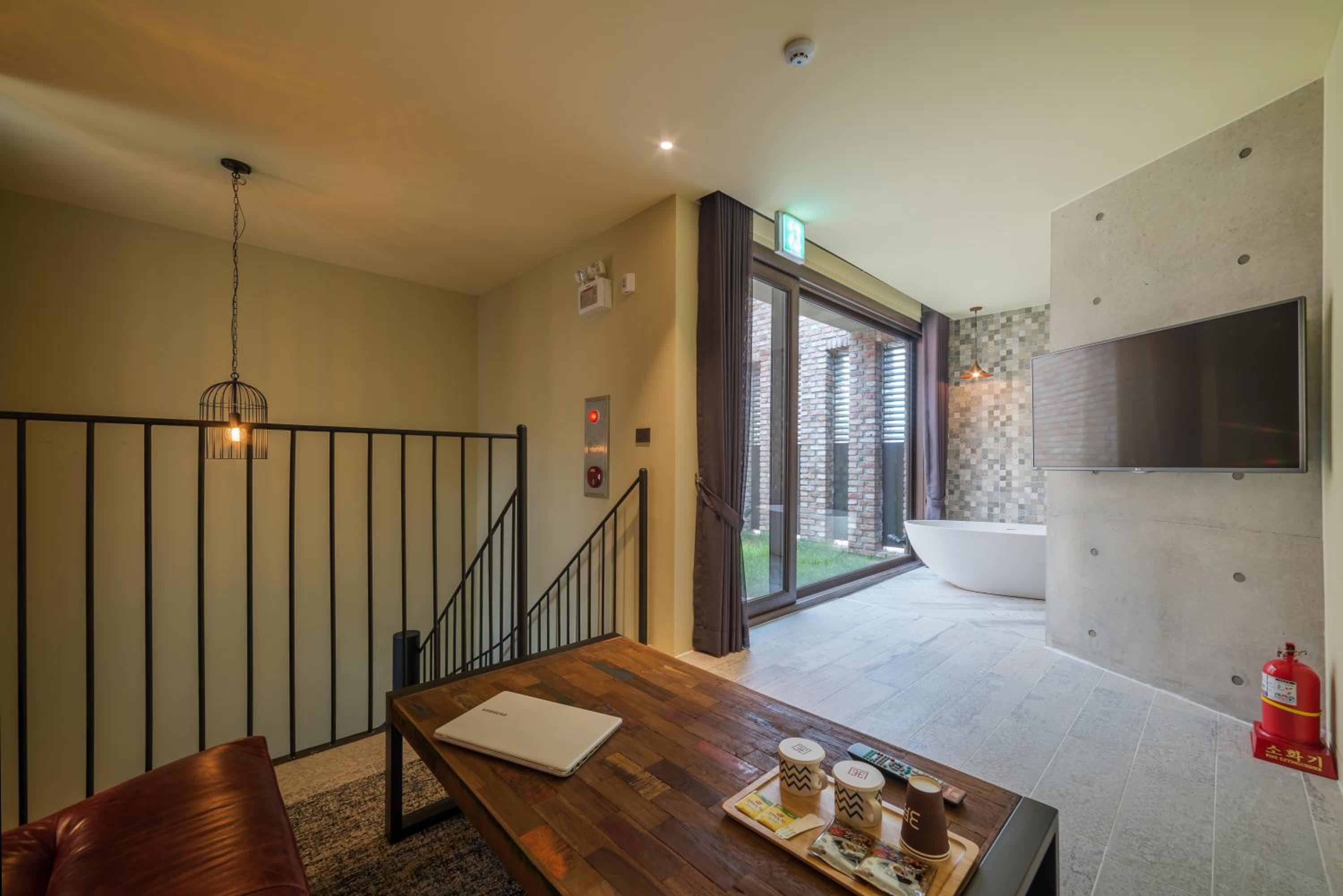 Double Room with Terrace - Photo 4