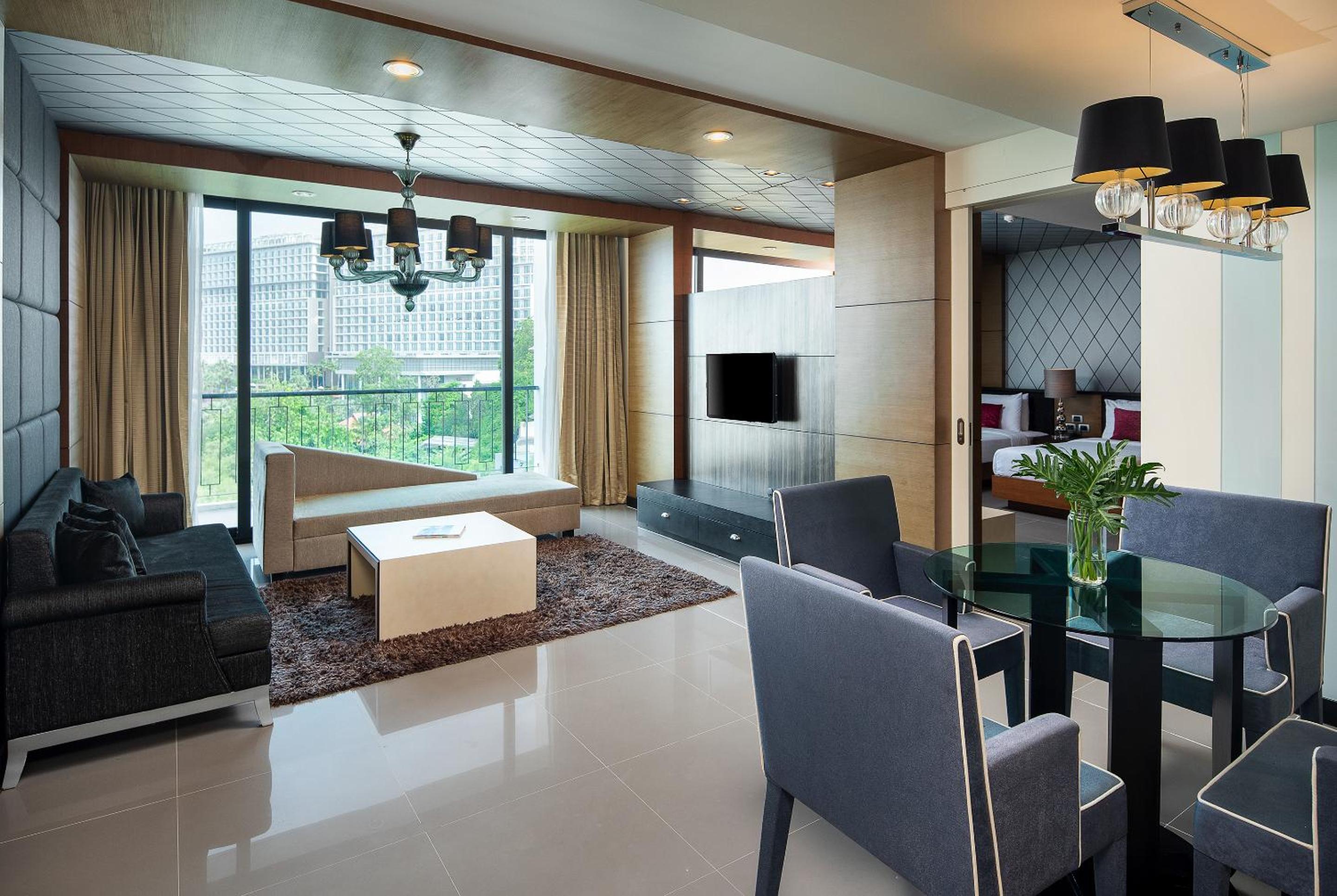 Two-Bedroom Way Suite Sea View thumbnail 6