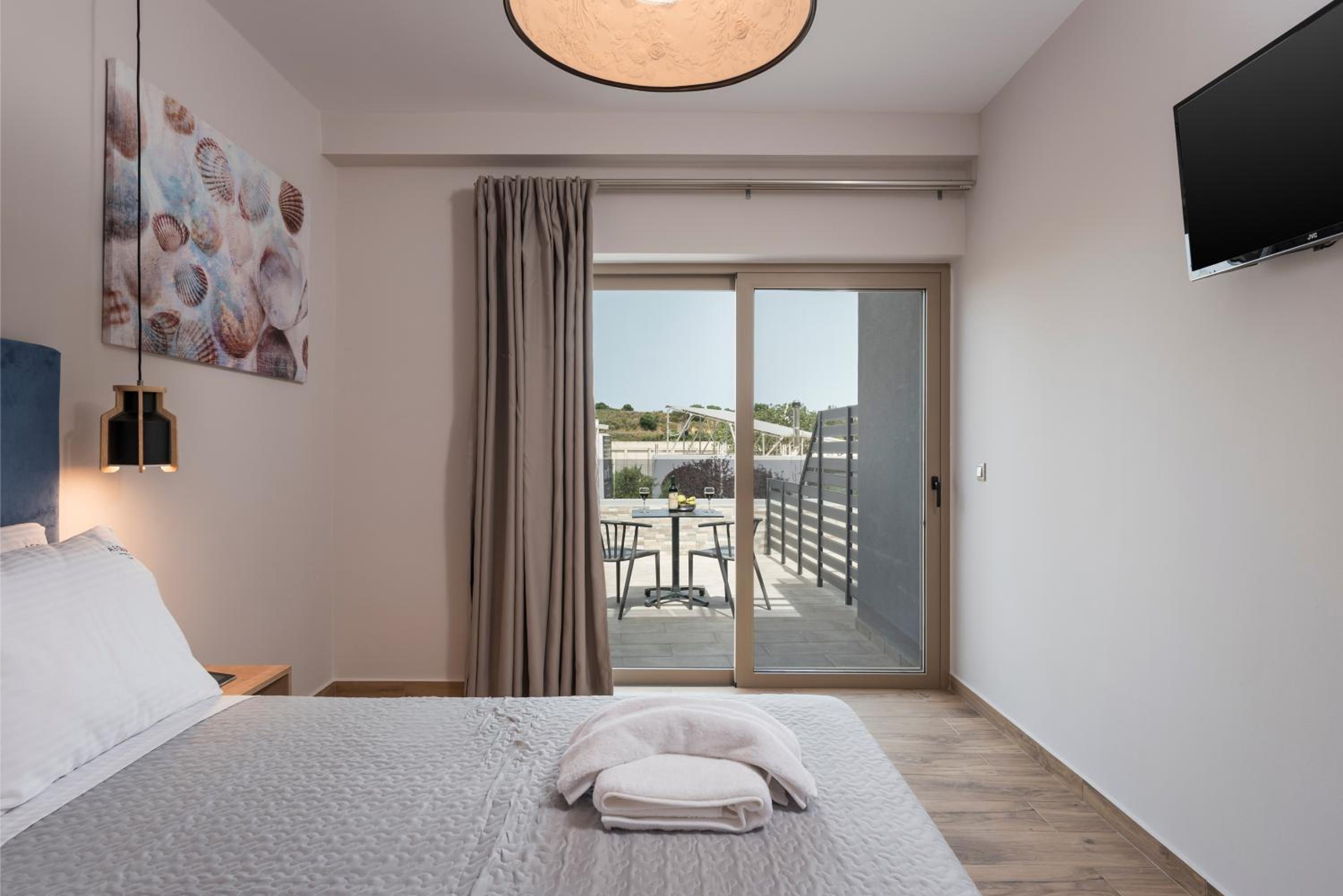 Family Room with Partial Sea View (up to 4 guests) photo 1