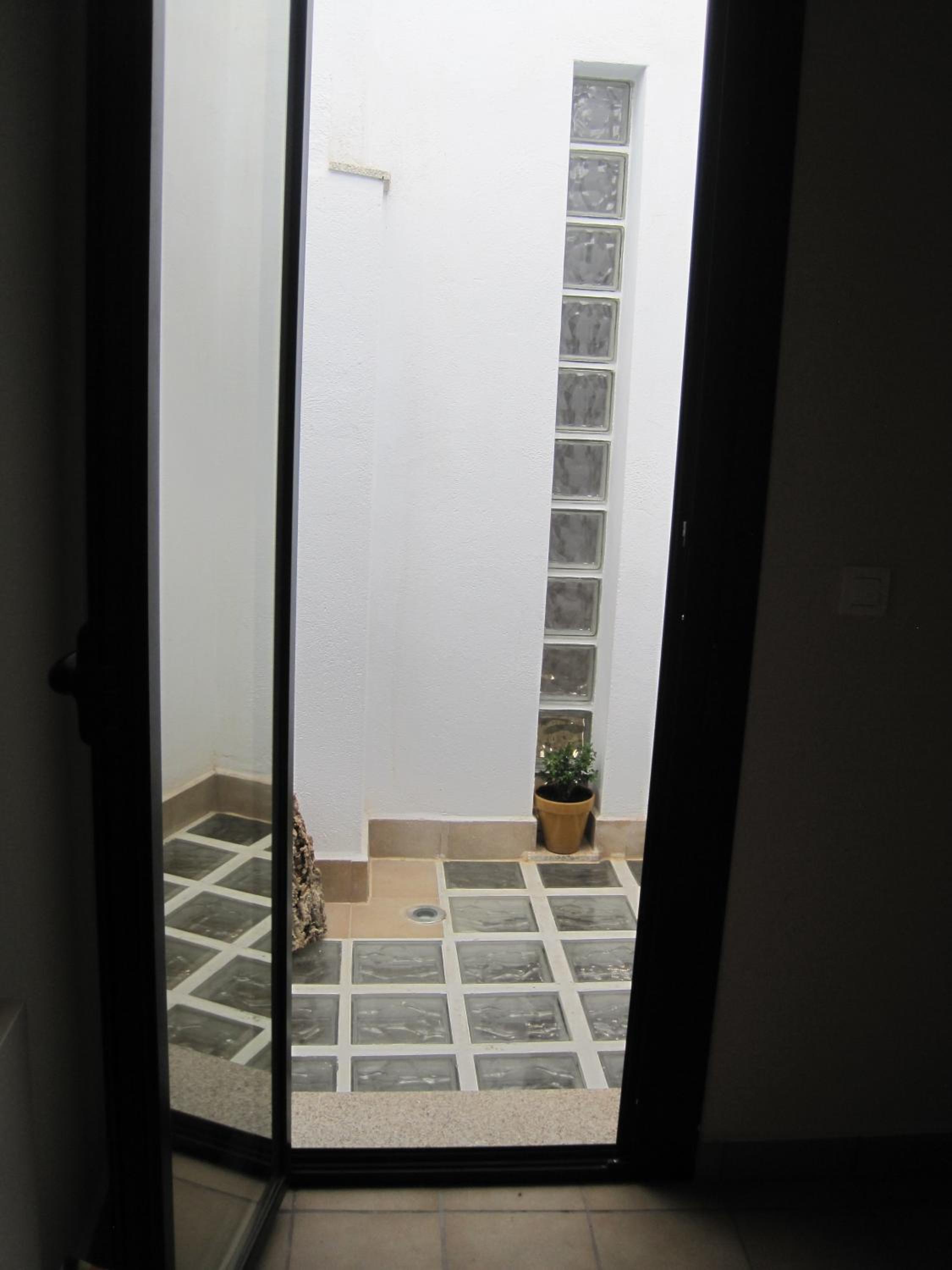 Two-Bedroom Apartment with Balcony - Photo 25