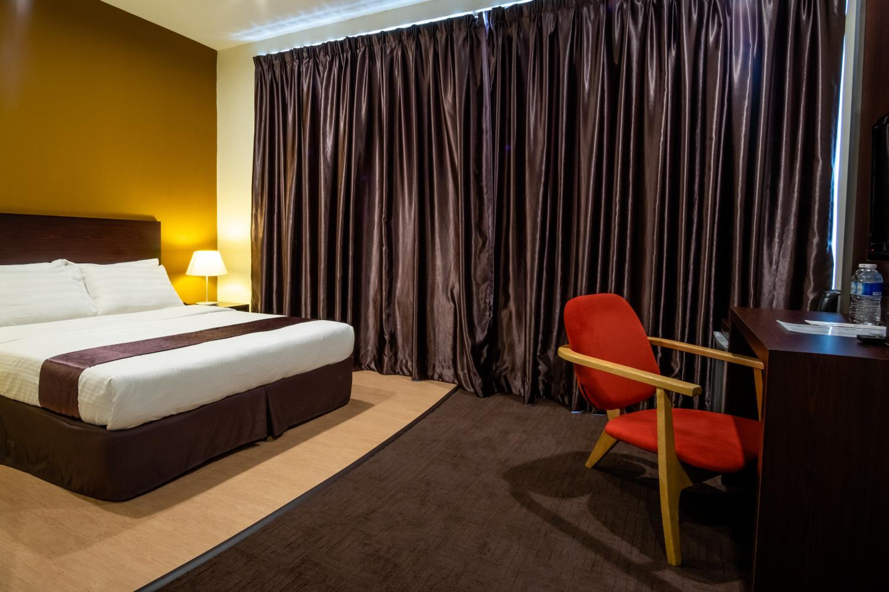 Deluxe Queen Room photo 3