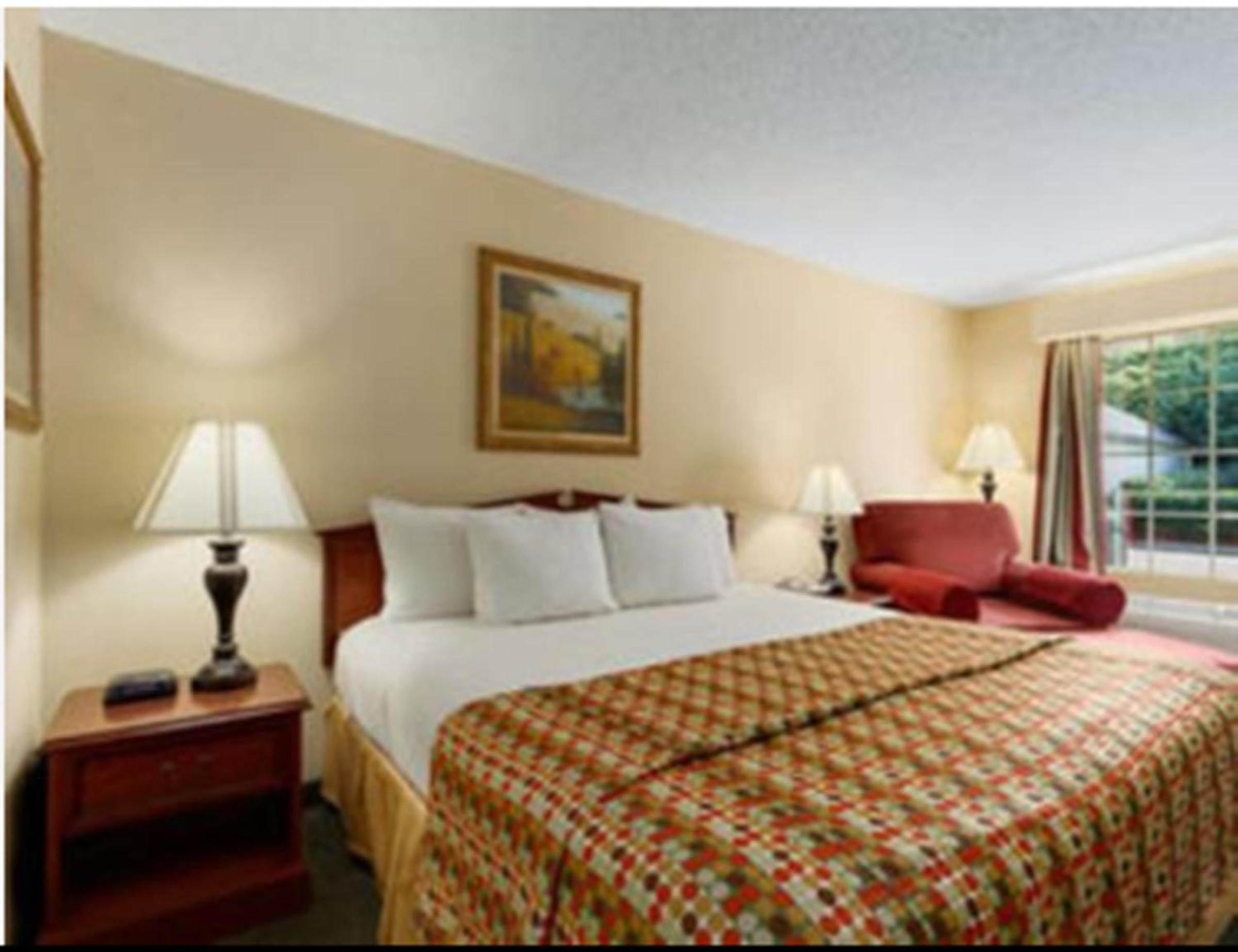 King Room - Non-Smoking - Photo 14