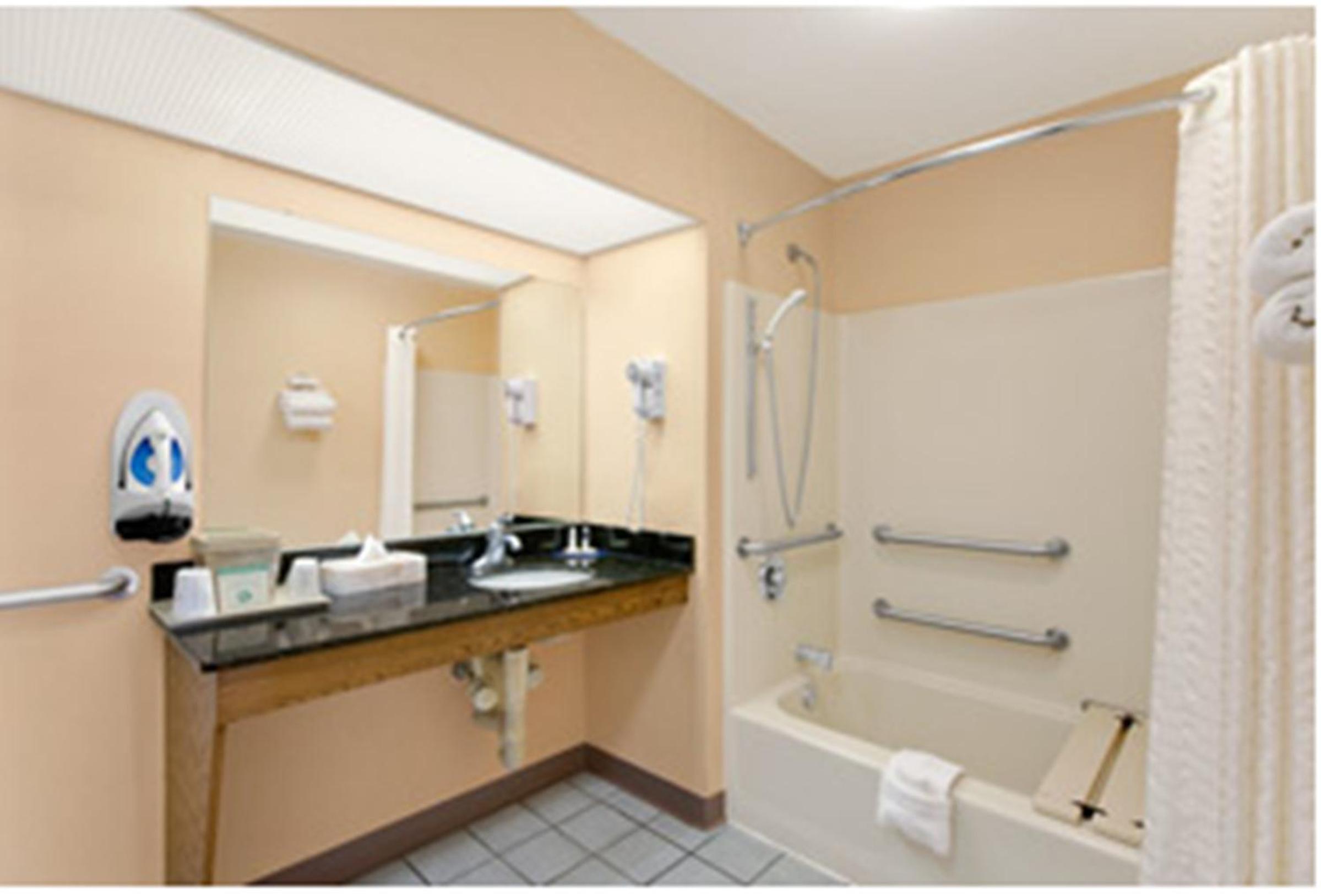King Room - Non-Smoking - Photo 7