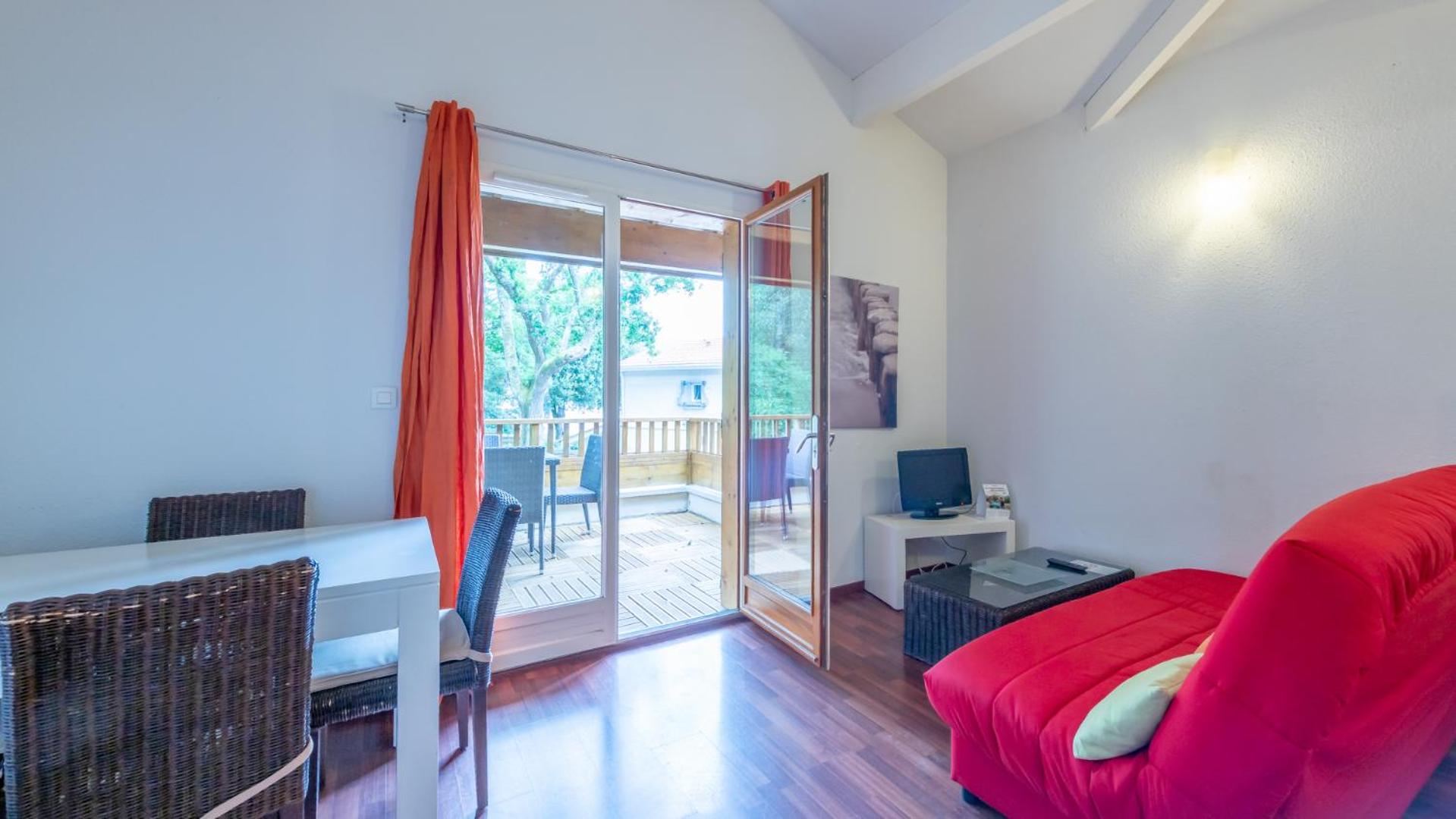 Superior One-Bedroom Apartment (4 Adults) - Photo 1
